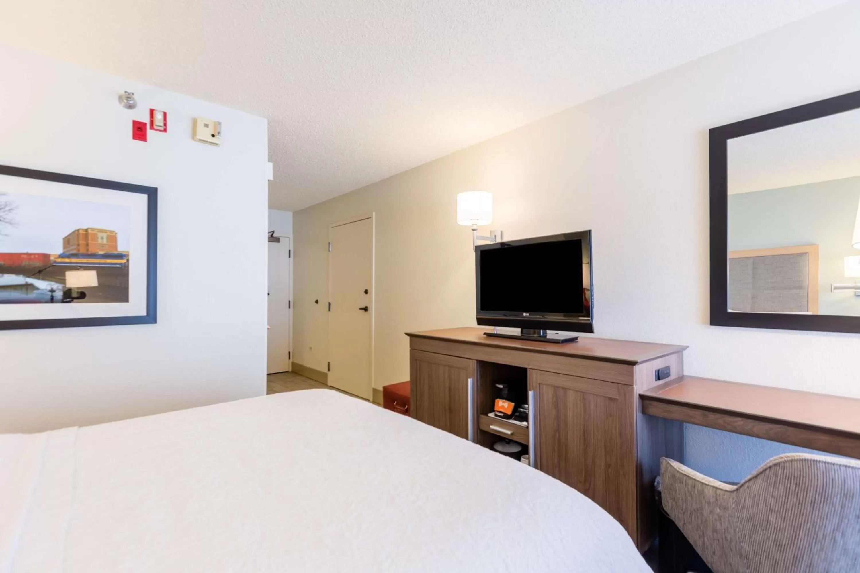 Queen Room with Mobility Access/Non-Smoking in Hampton Inn Rochester