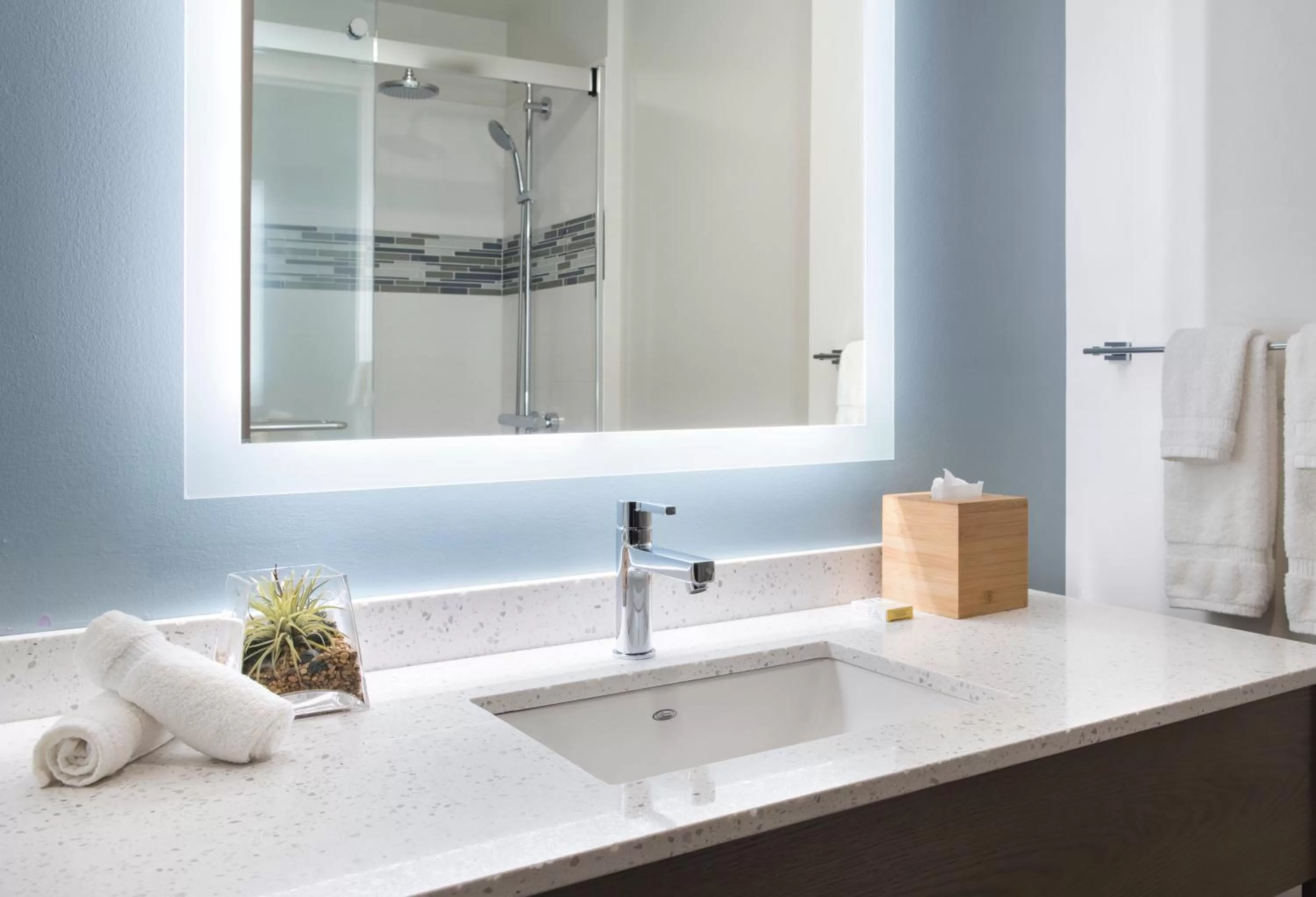 Premium Queen Room with Two Queen Beds and Atrium View in EVEN Hotel Pittsburgh Downtown by IHG