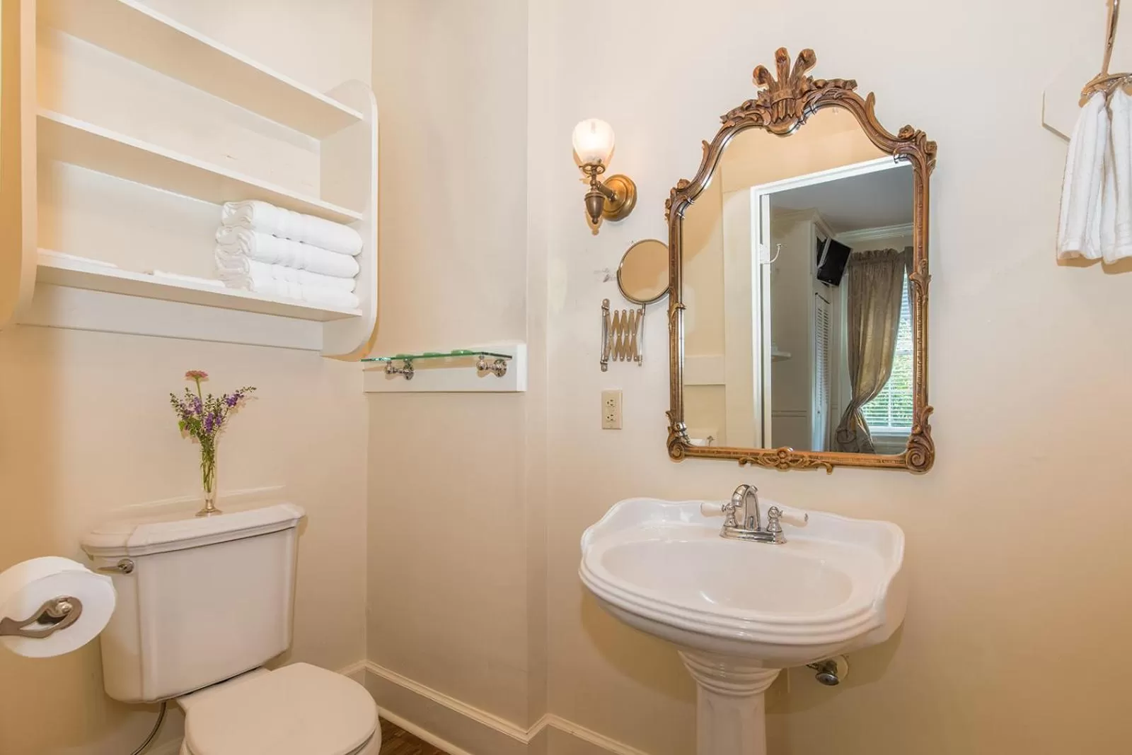 Deluxe Double Room with Shower in The Burn Bed and Breakfast