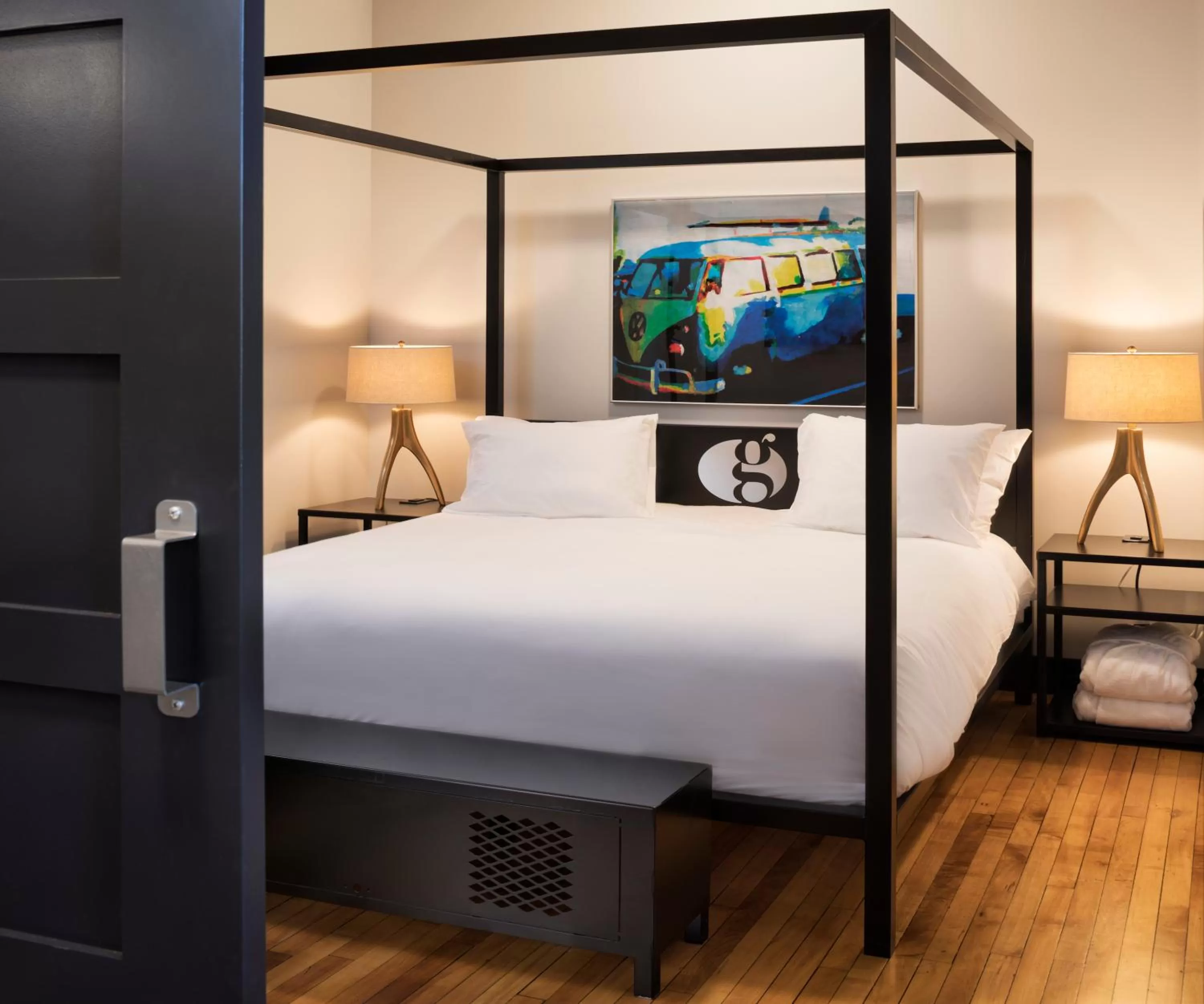 King Suite with Spa Bath in Hotel Grinnell, Ascend Hotel Collection