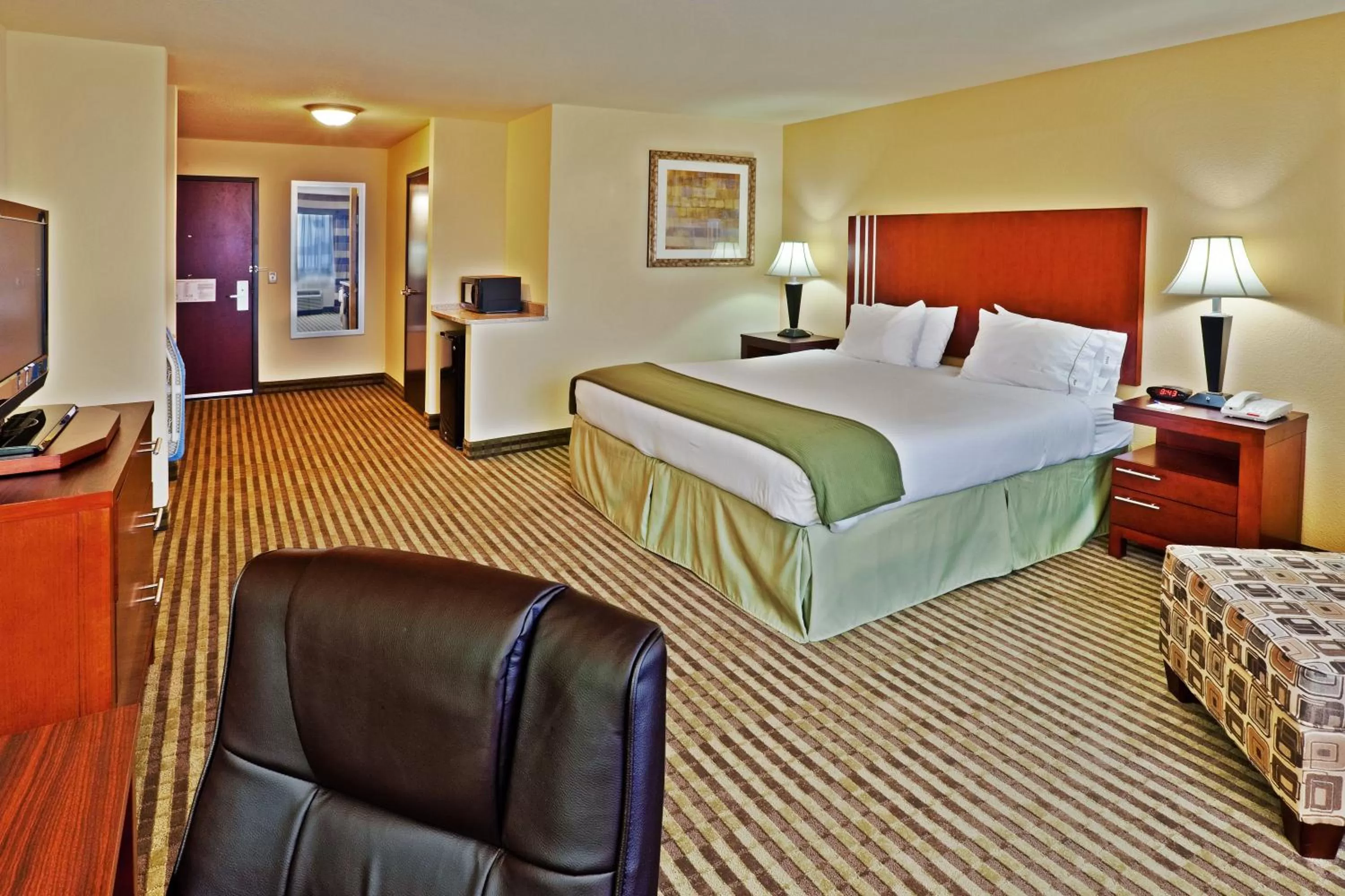 One-Bedroom King Suite with Spa Bath in Holiday Inn Express Ponca City by IHG