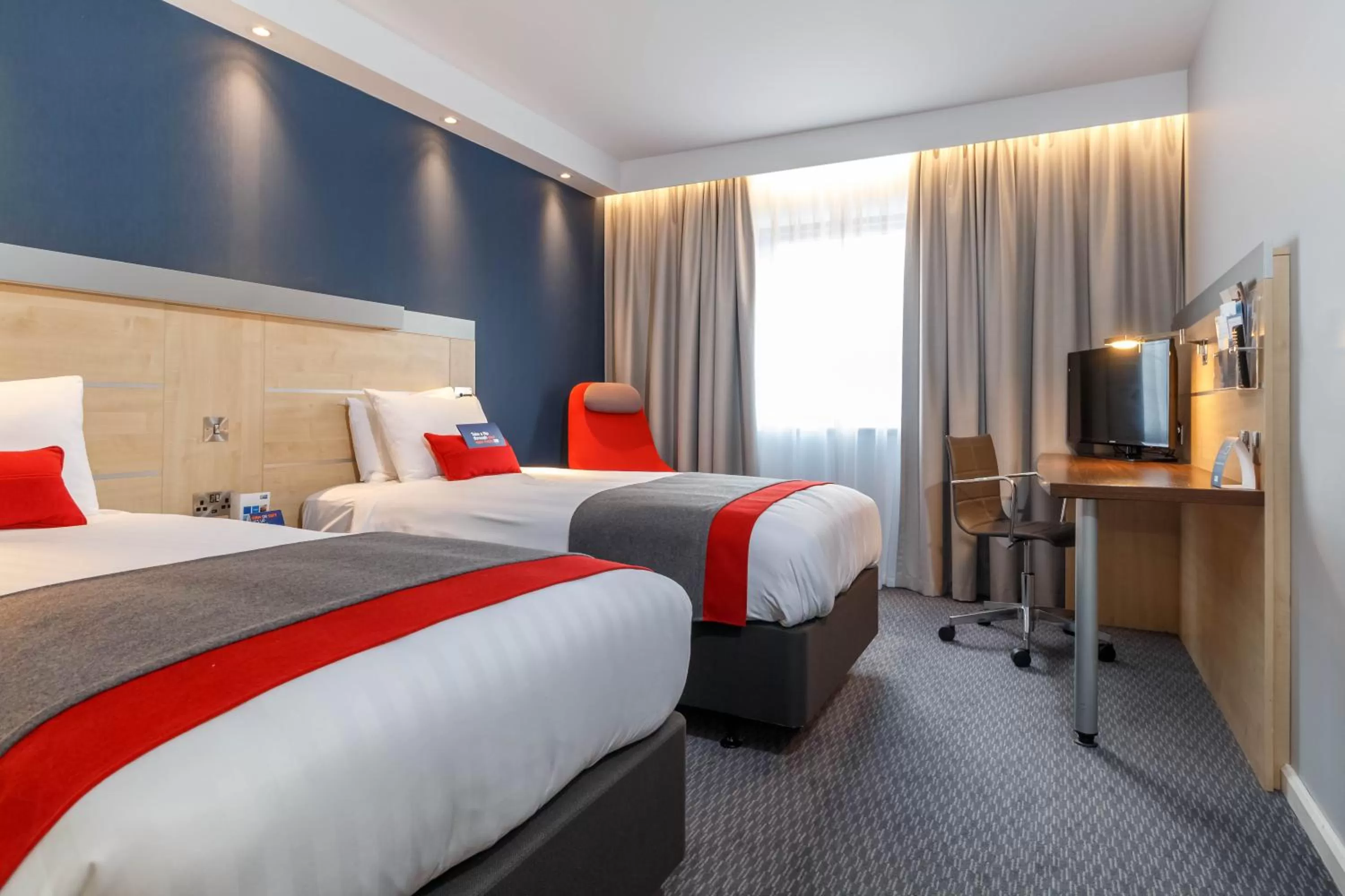 Standard Room with Free Hot Breakfast in Holiday Inn Express Walsall M6, J10 by IHG