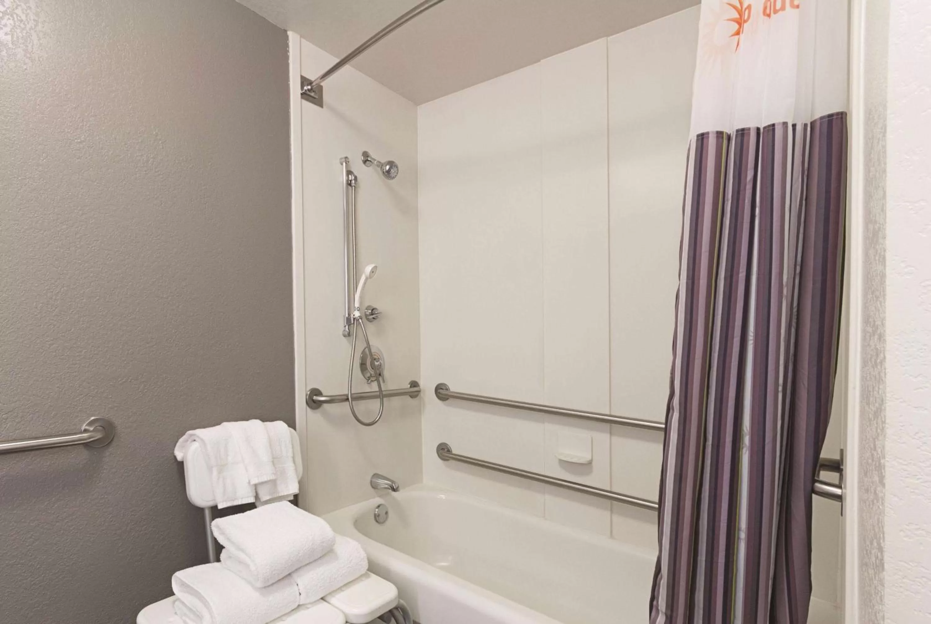King Room with Bath Tub - Mobility Accessible/Non-Smoking in La Quinta by Wyndham Grand Junction Airport