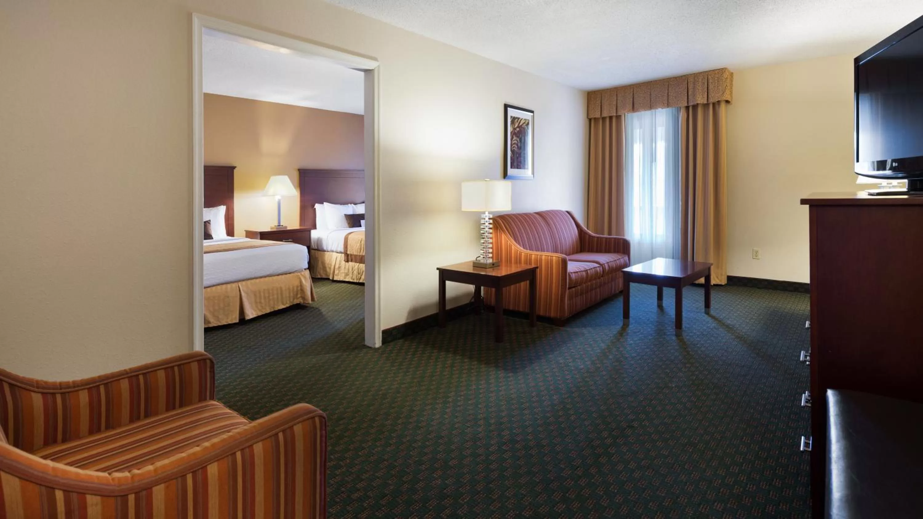 Queen Suite with Two Queen Beds in Best Western PLUS Governor's Inn Richmond