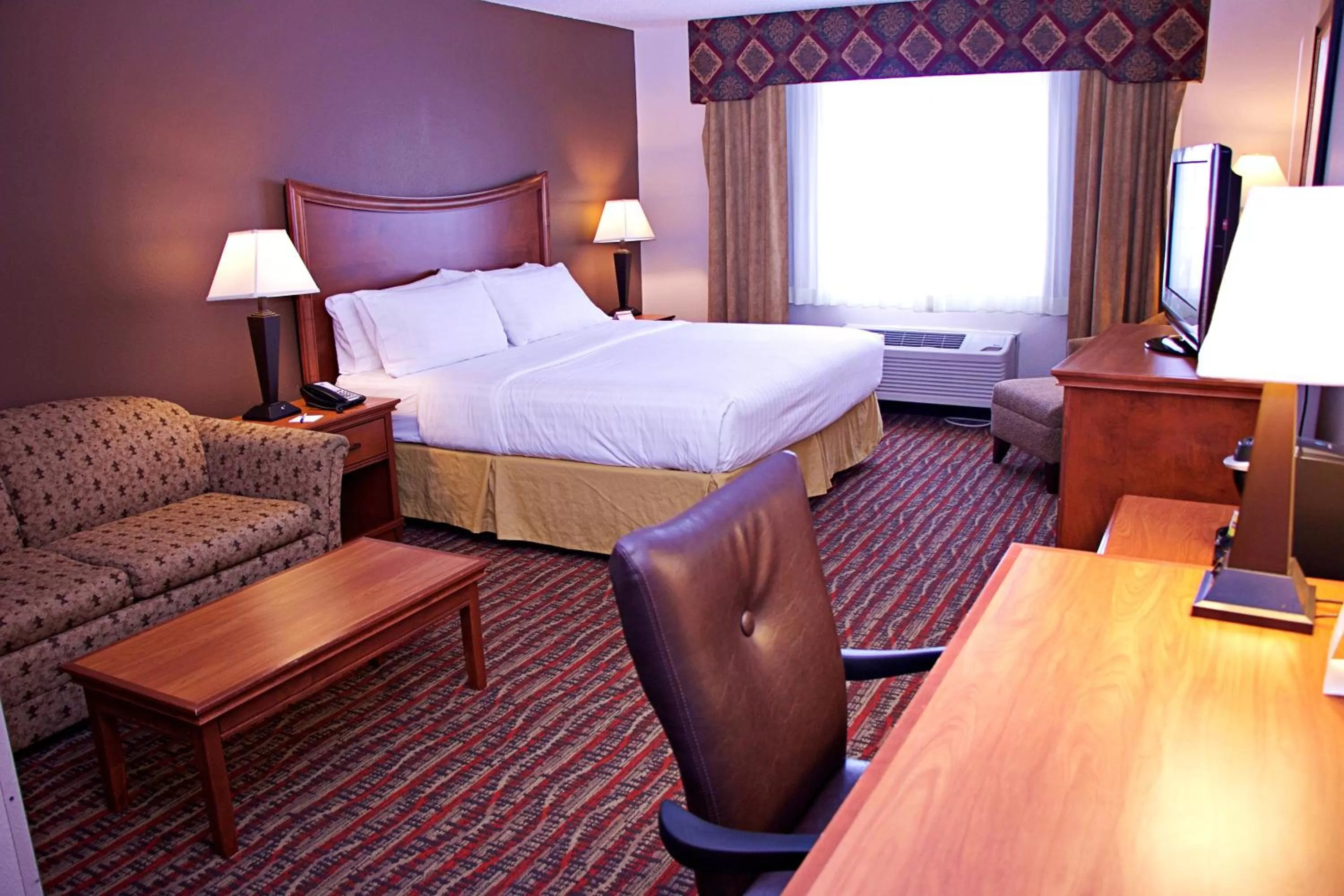 King Suite with Sofa Bed in Holiday Inn Express Hotel & Suites Pierre-Fort Pierre by IHG