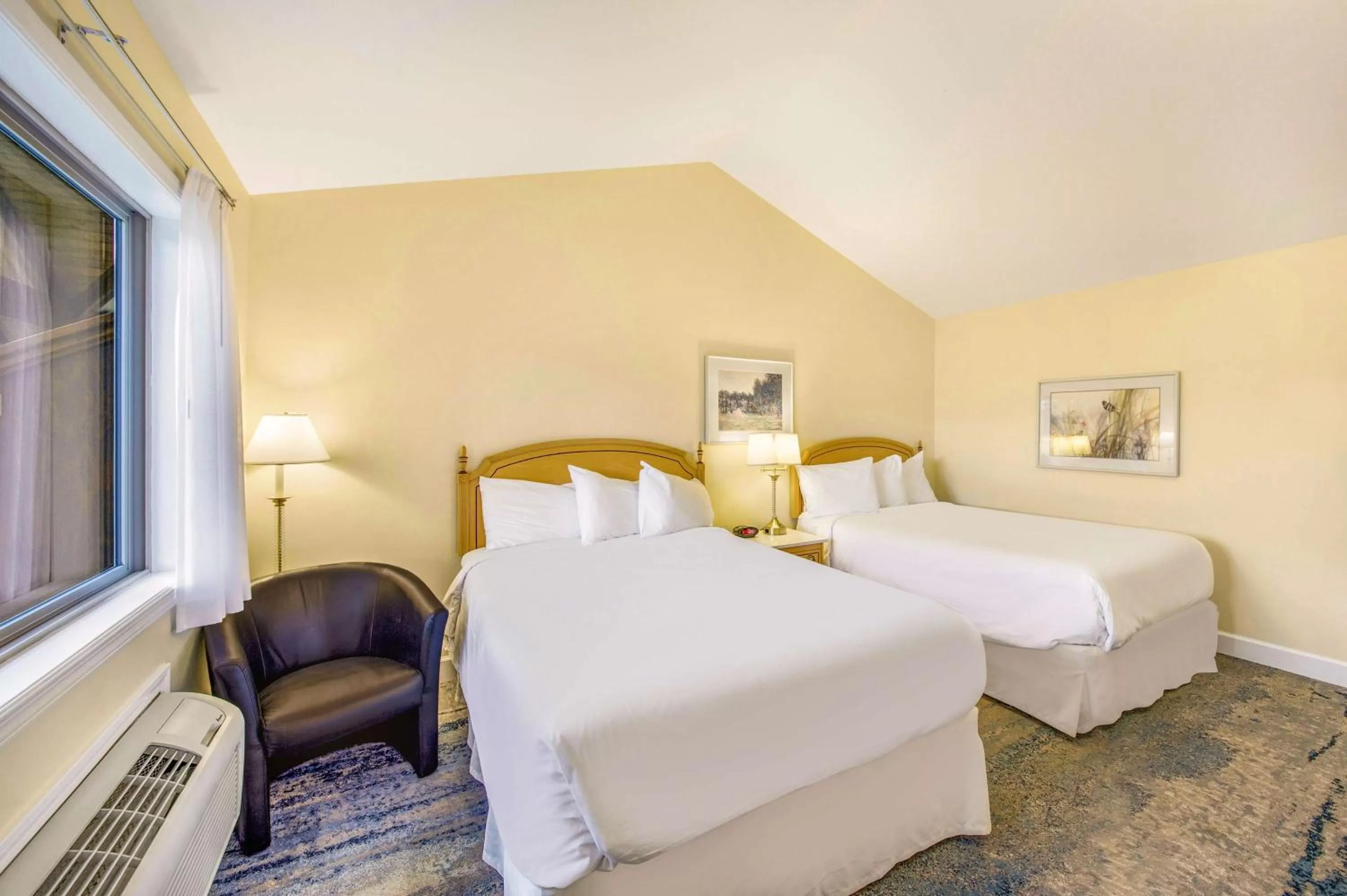 Queen Room with Two Queen Beds in Kootenay Lakeview Resort BW Signature Collection