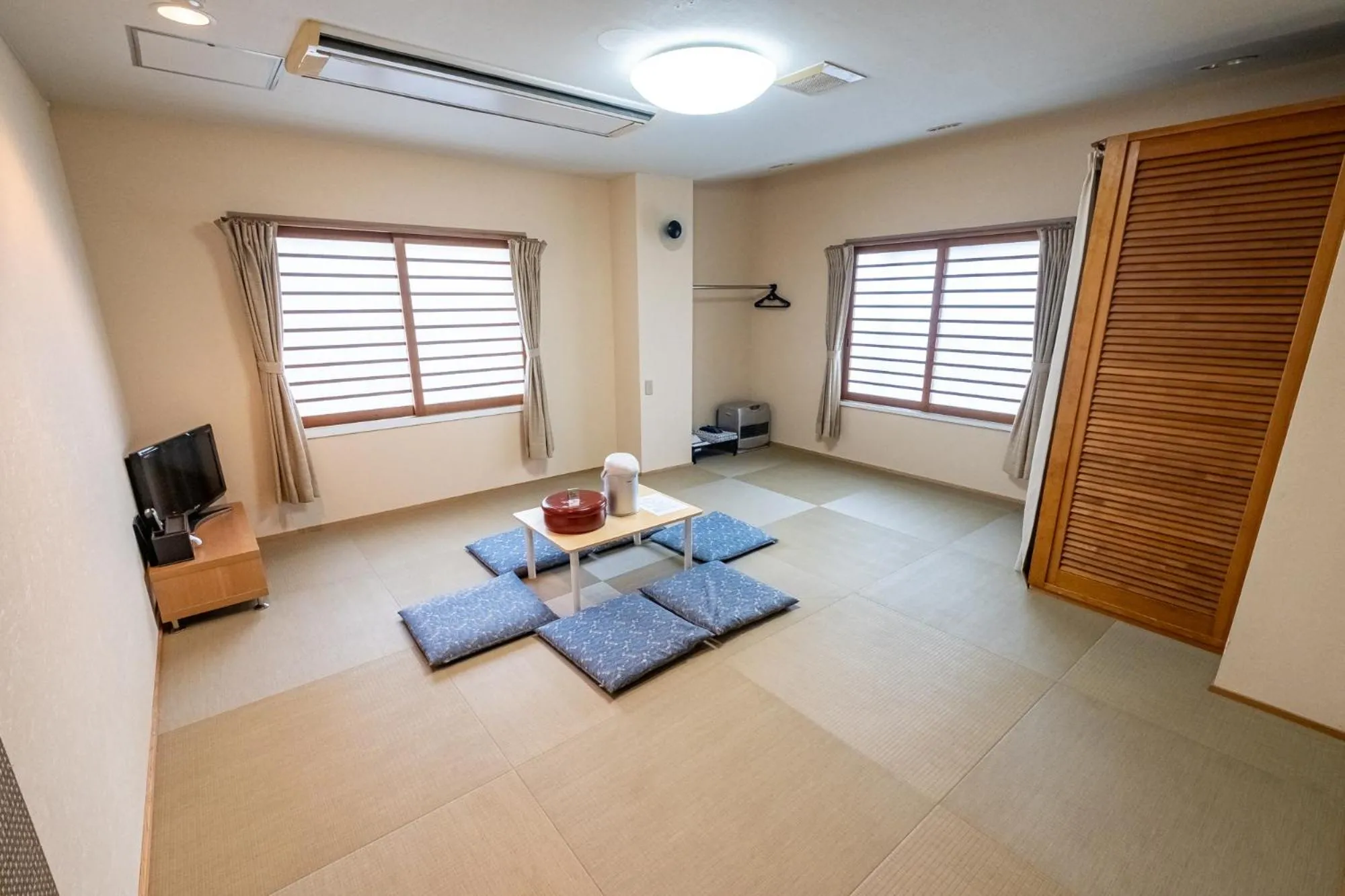 Japanese-Style Quadruple Room with Shared Bathroom - Non-Smoking in Kawaguchiko Station Inn