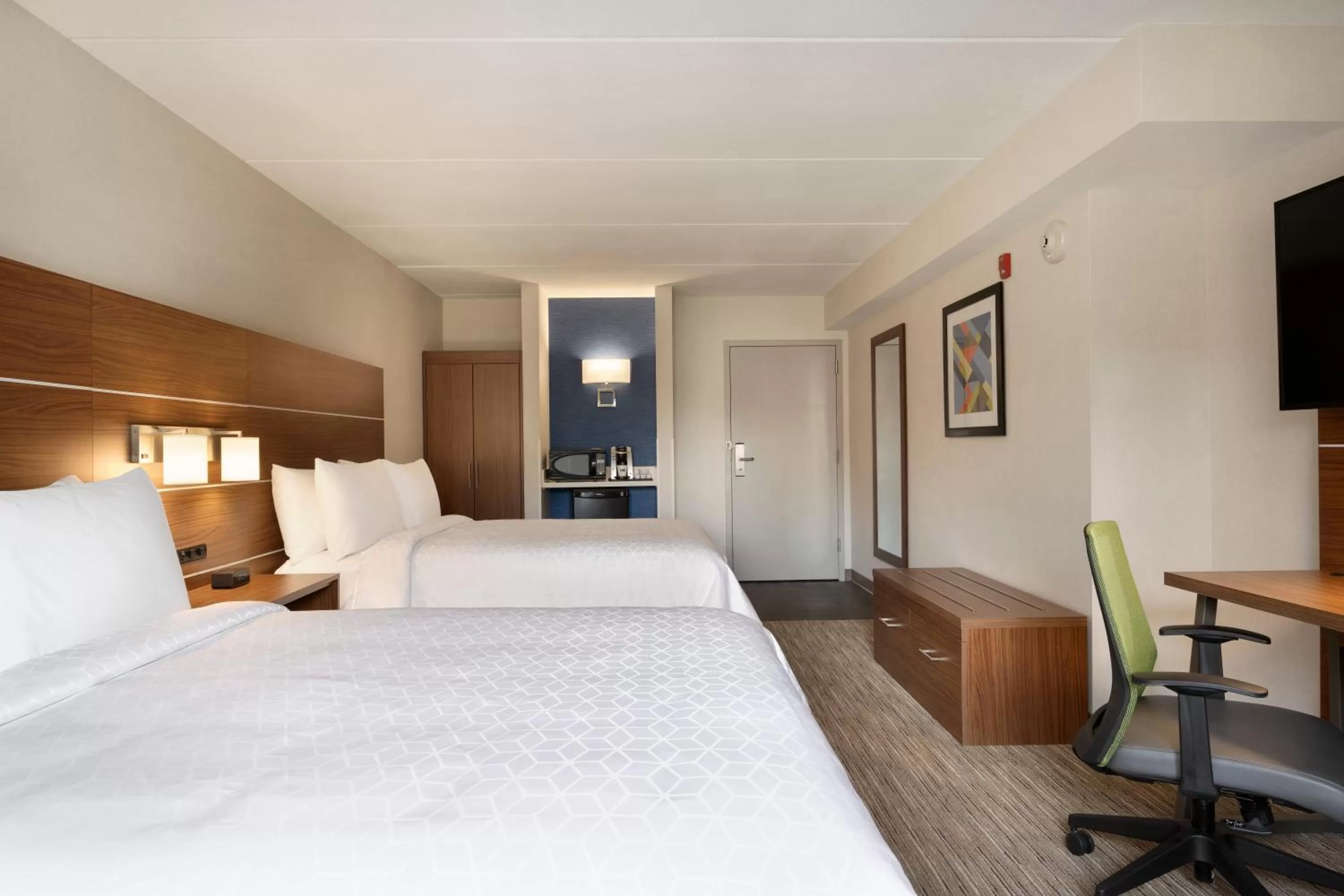 Standard Queen Room with Two Queen Beds and Tub - Mobility/Communications Accessible in Holiday Inn Express - Plattsburgh by IHG