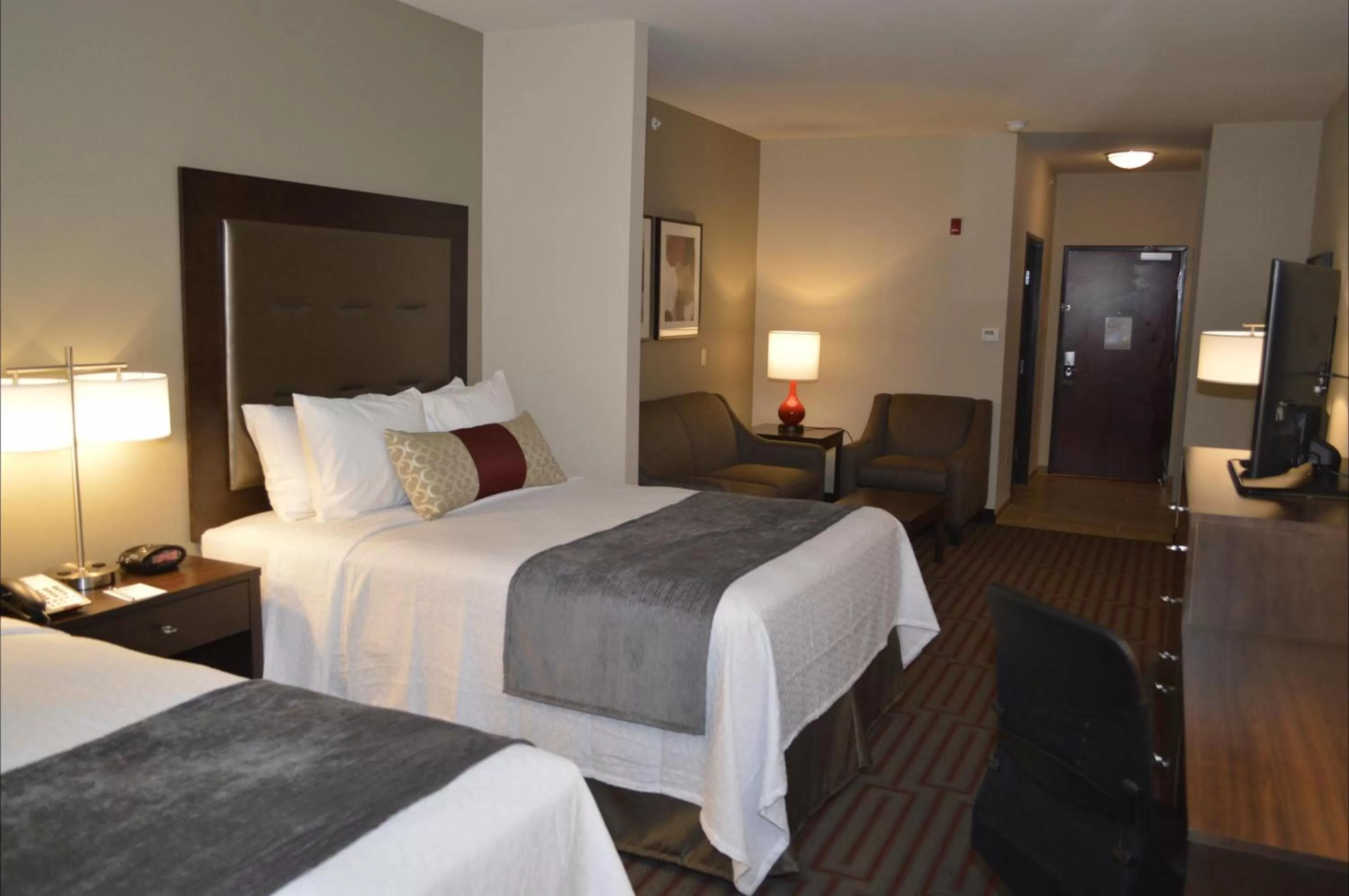 Queen Suite with Two Queen Beds and Sofa Bed in Best Western Plus Stevens County Inn