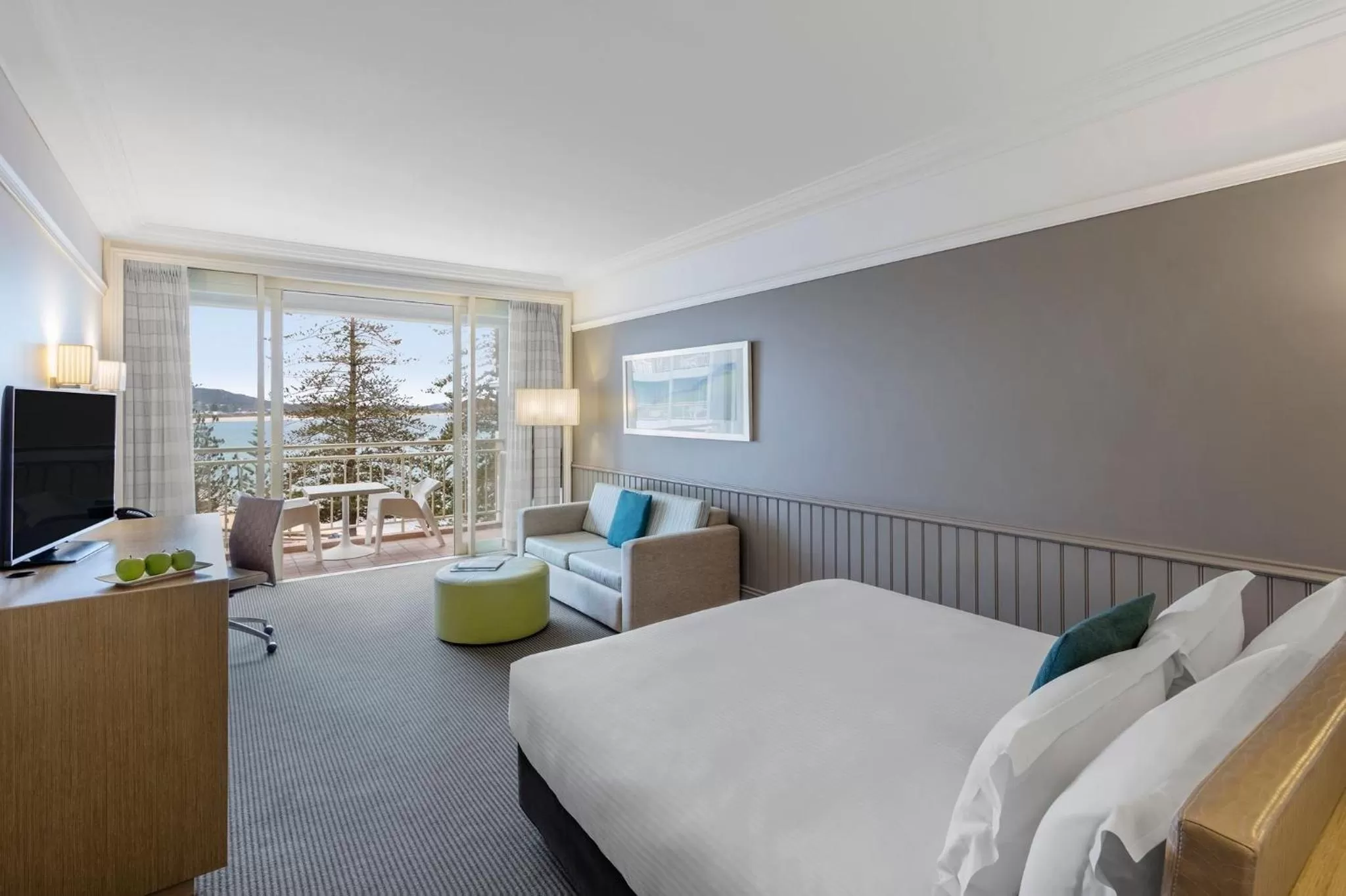 King Room with Balcony and Ocean View in Crowne Plaza Terrigal Pacific by IHG