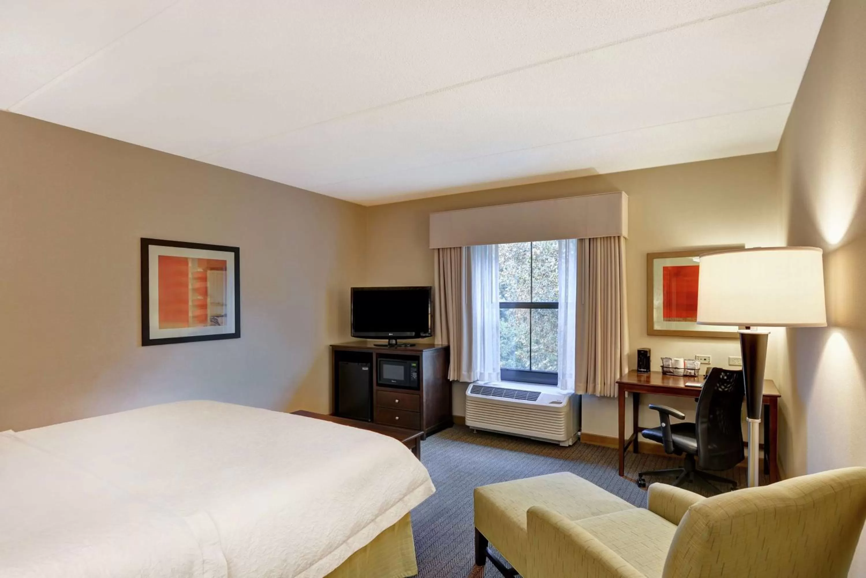King Room with King Bed - Non-Smoking in Hampton Inn Tunkhannock