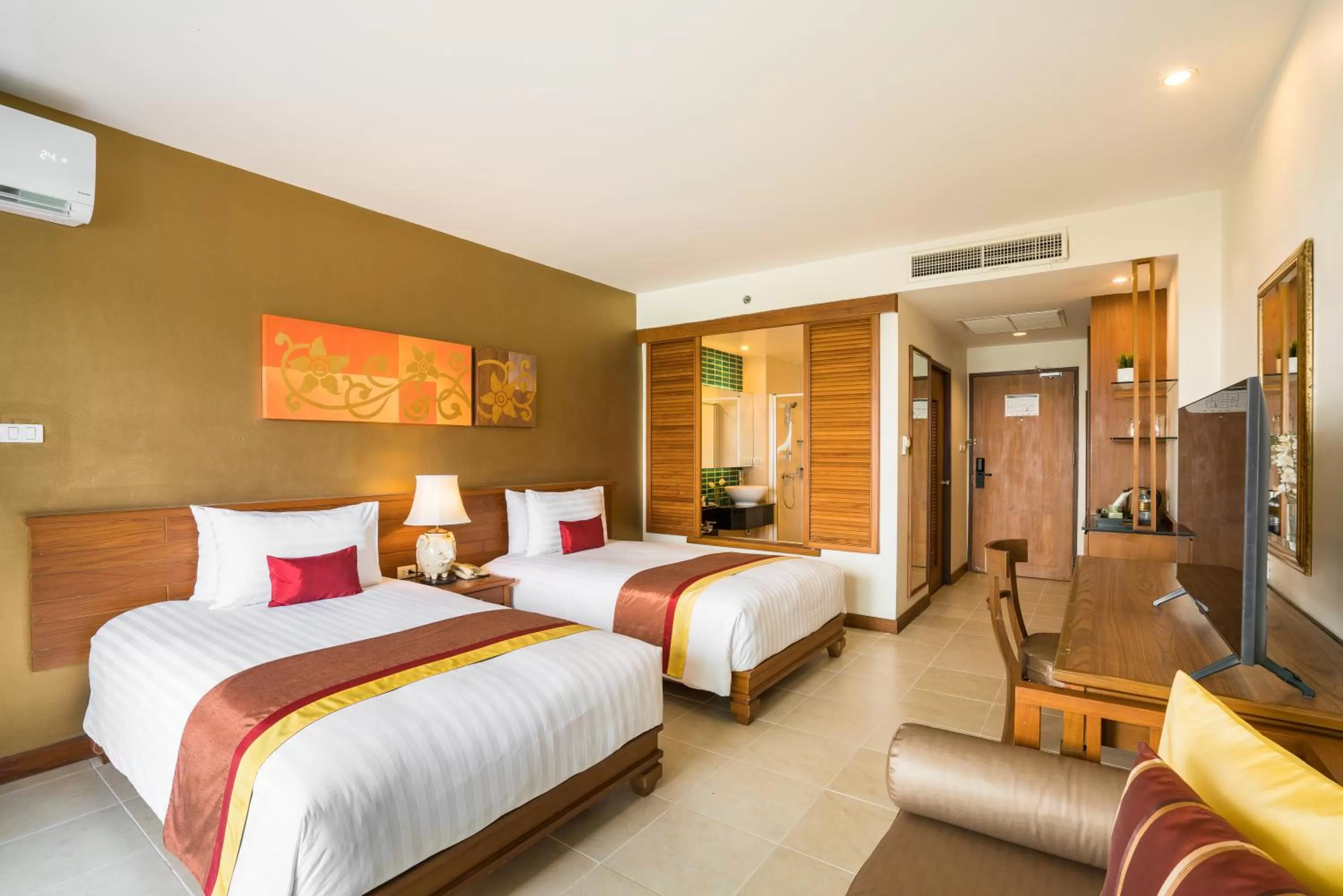 Deluxe Twin Room in Cosy Beach Hotel - SHA Extra Plus