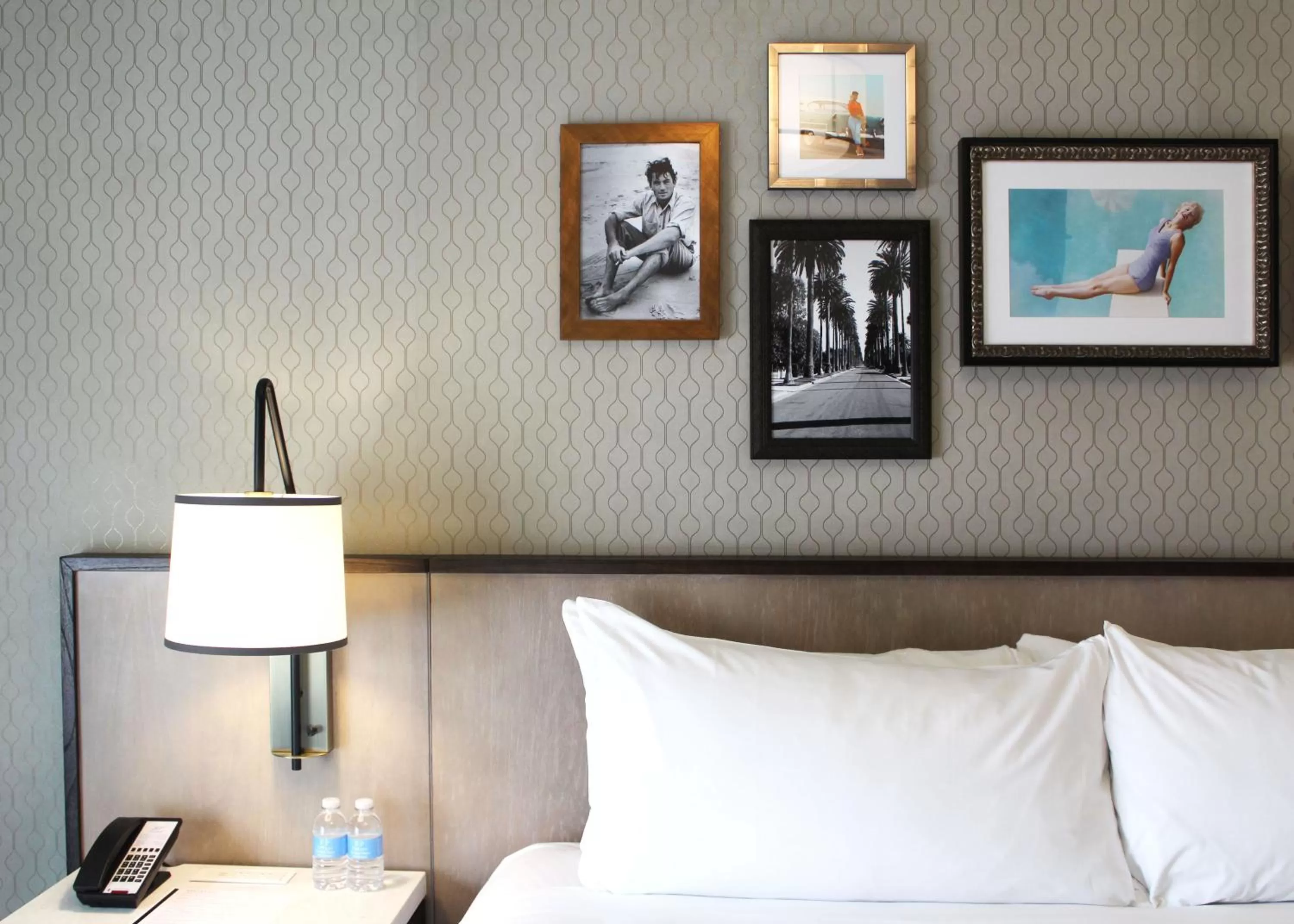 Vintage King Ocean Room in La Valencia Hotel