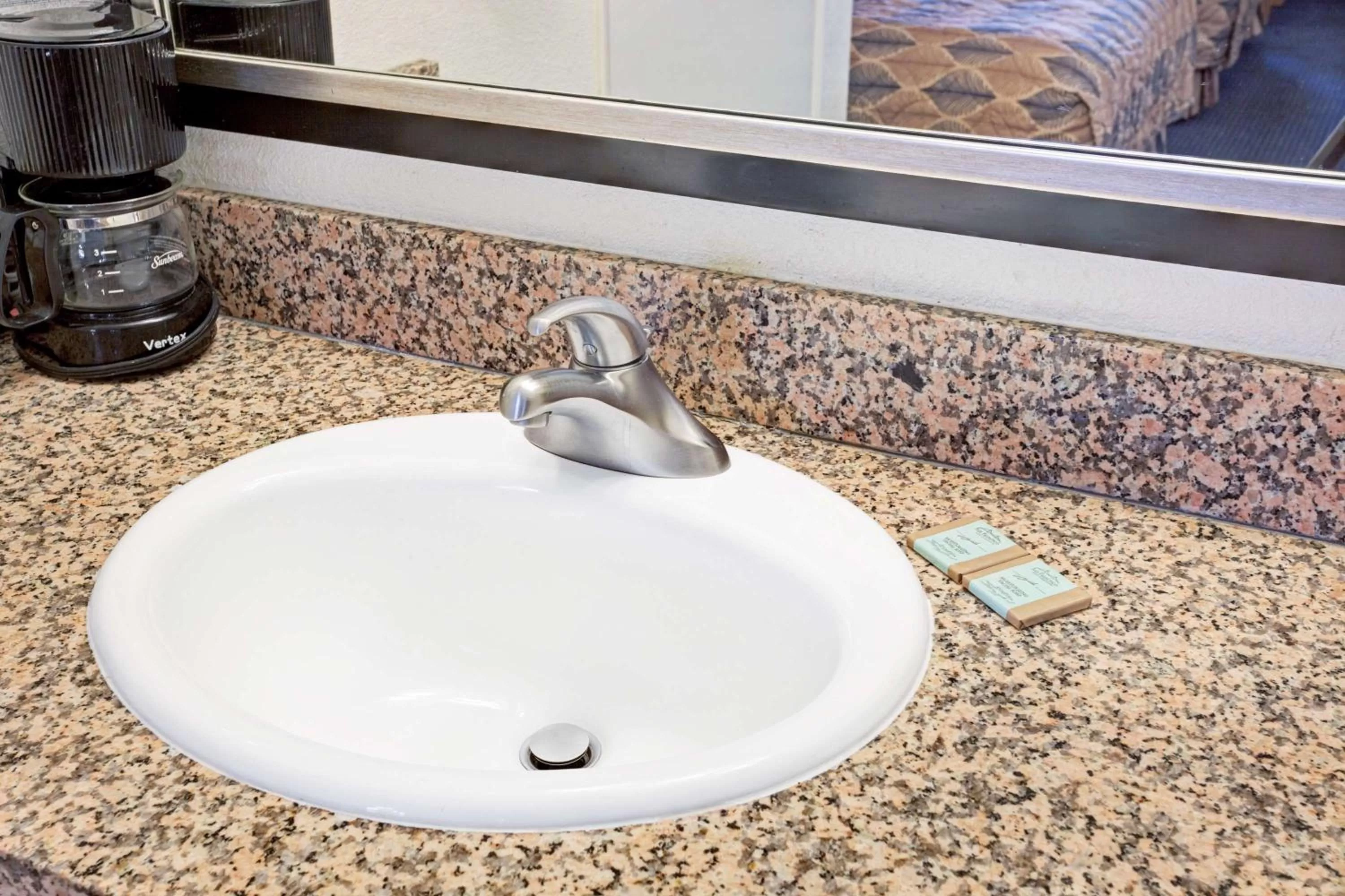 Queen Room with Two Queen Beds - Mobility/Hearing Accessible - Non-Smoking
 in Travelodge by Wyndham Banning Casino and Outlet Mall