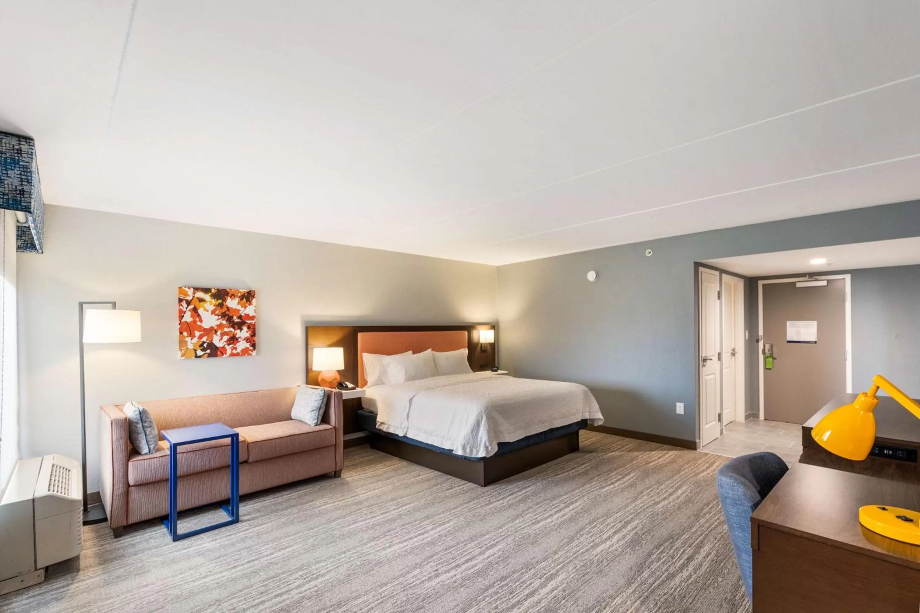 King Study Room with Sofa bed in Hampton Inn Winchester