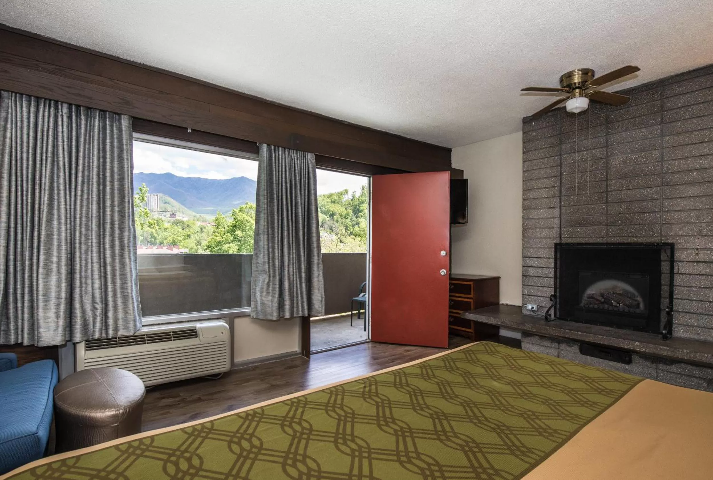 King Room with Mountain View in Chalet Inn