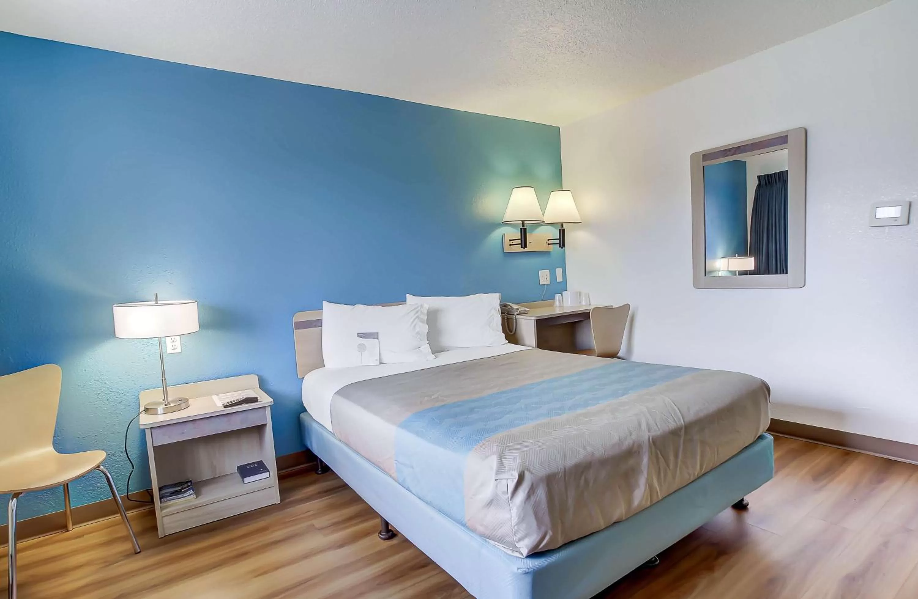 Queen Room - Disability Access in Motel 6-Coos Bay, OR