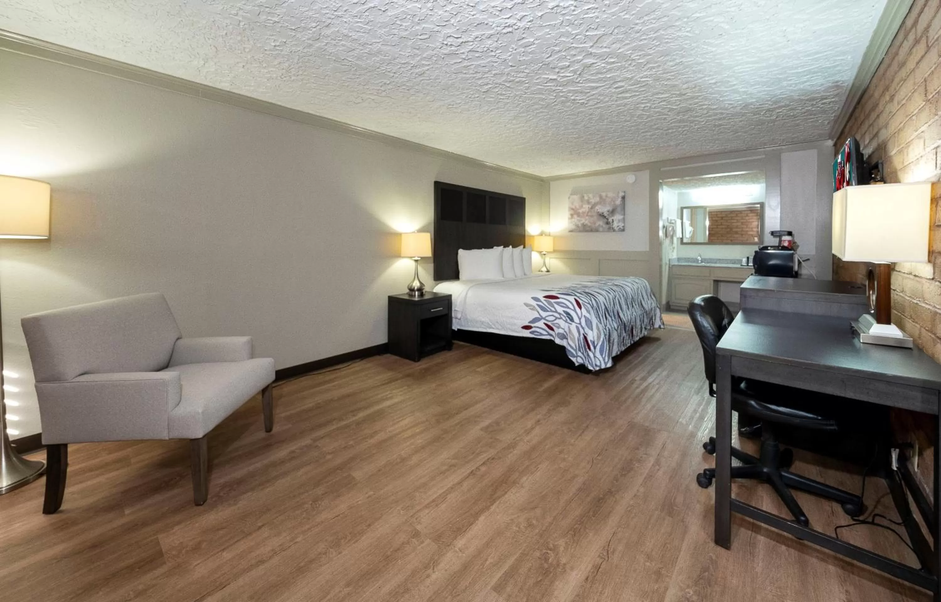 Superior King Room Disability Access Smoke Free in Red Roof Inn Monroe