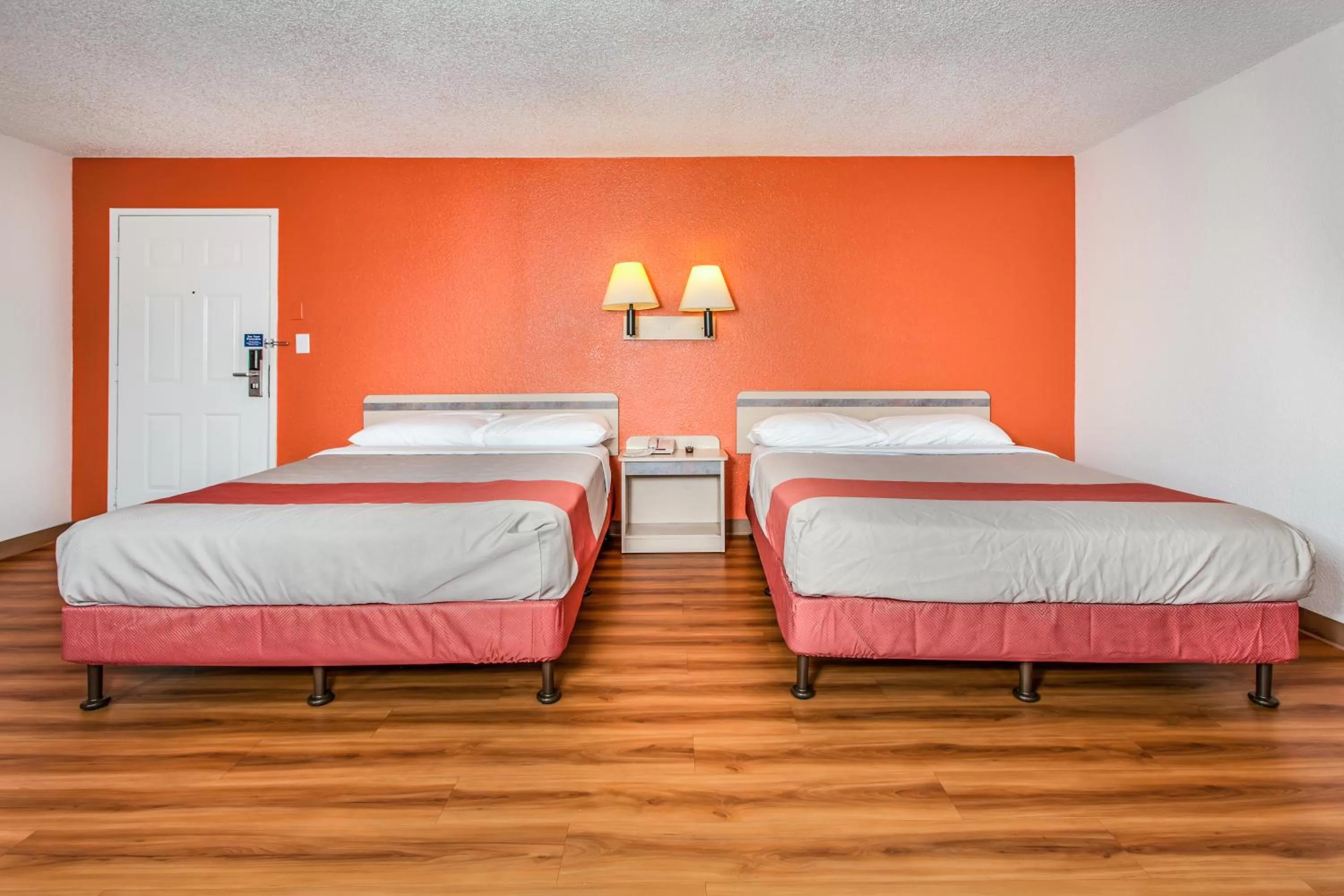 Deluxe Queen Room with Two Queen Beds in Motel 6-Fairfield, CA - North