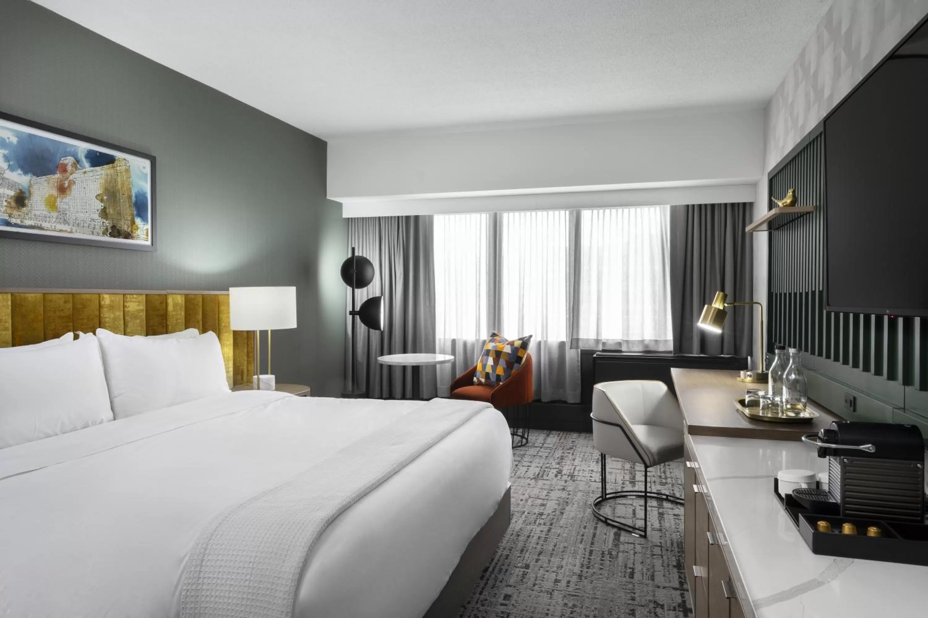 Standard King Room with Skyline View in voco Chicago Downtown - Riverwalk by IHG