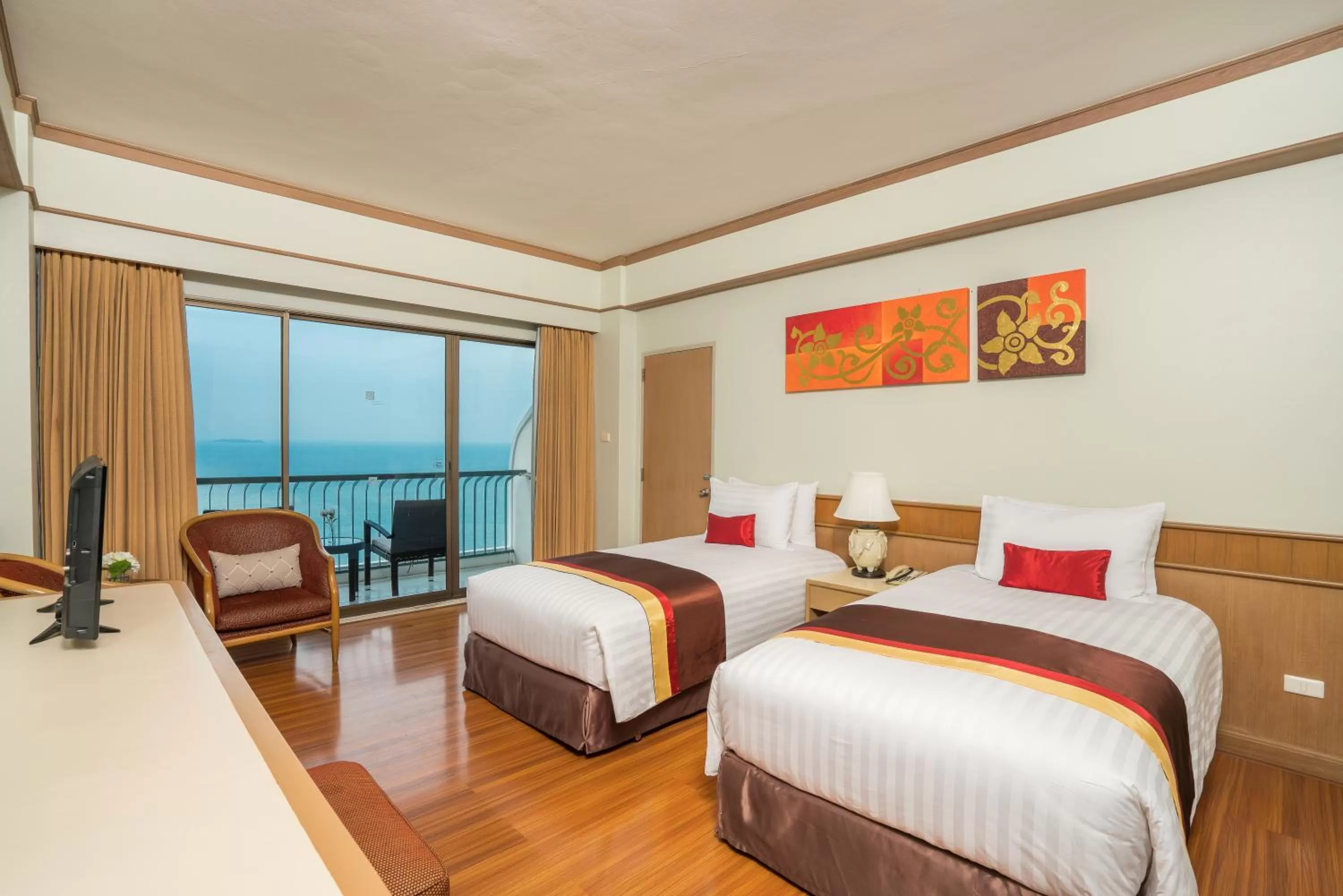 Superior Twin Room with Sea View in Cosy Beach Hotel - SHA Extra Plus