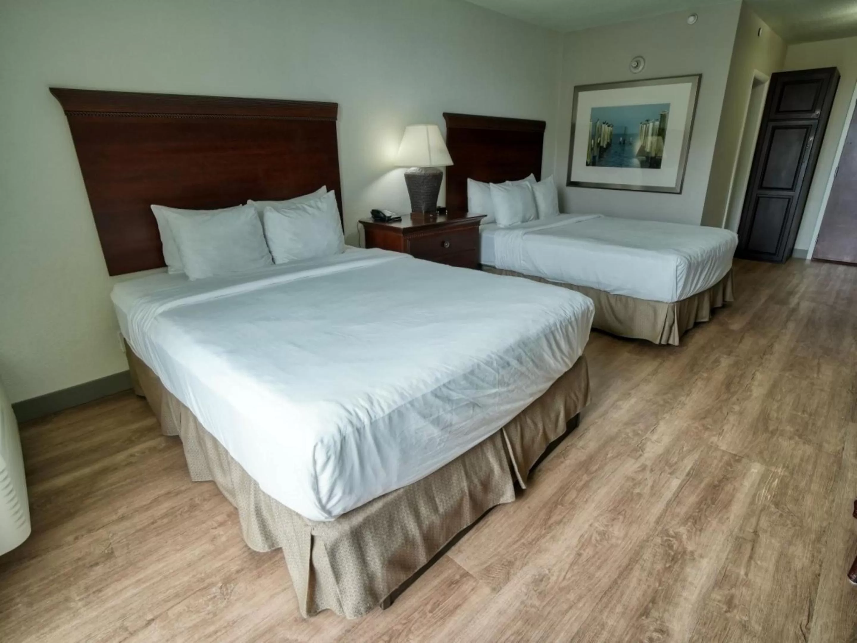 Queen Room with Two Queen Beds and Gulf View - Non-Smoking in Treasure Island Hotel and Marina