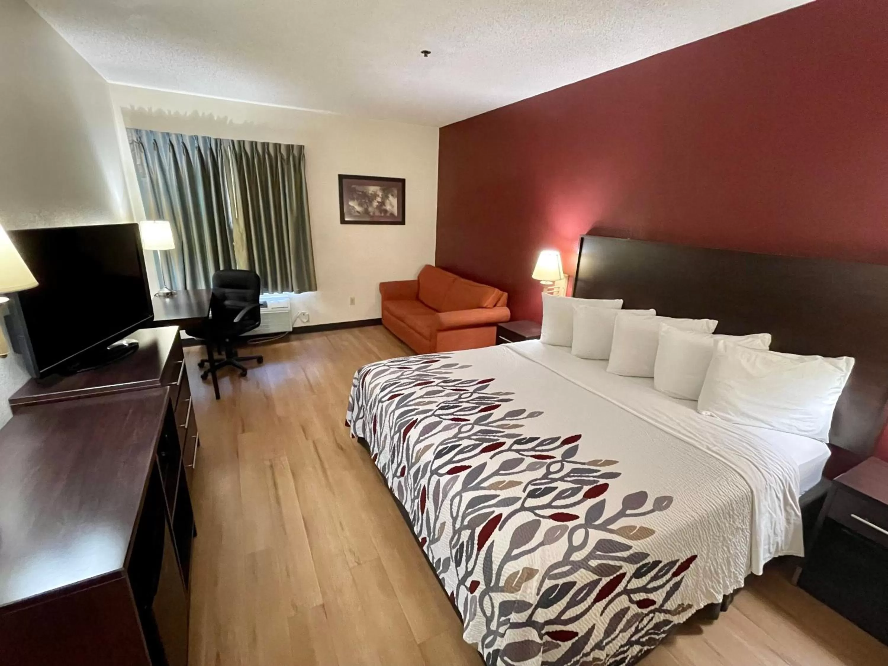 Superior King Room - single occupancy - Non-Smoking in Red Roof Inn Clyde