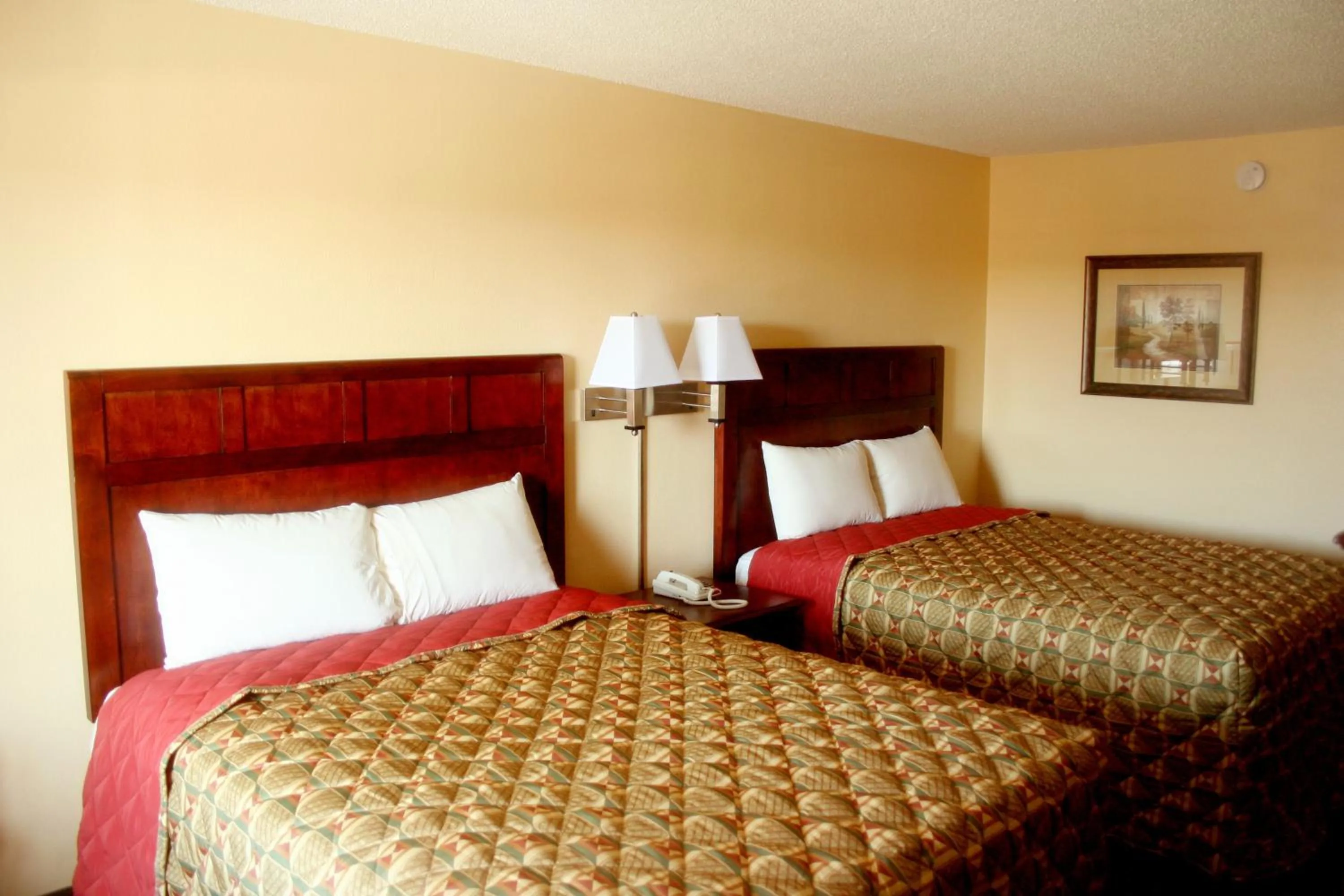 Queen Room with Two Queen Beds - Non-Smoking in Budget Inn Flagstaff