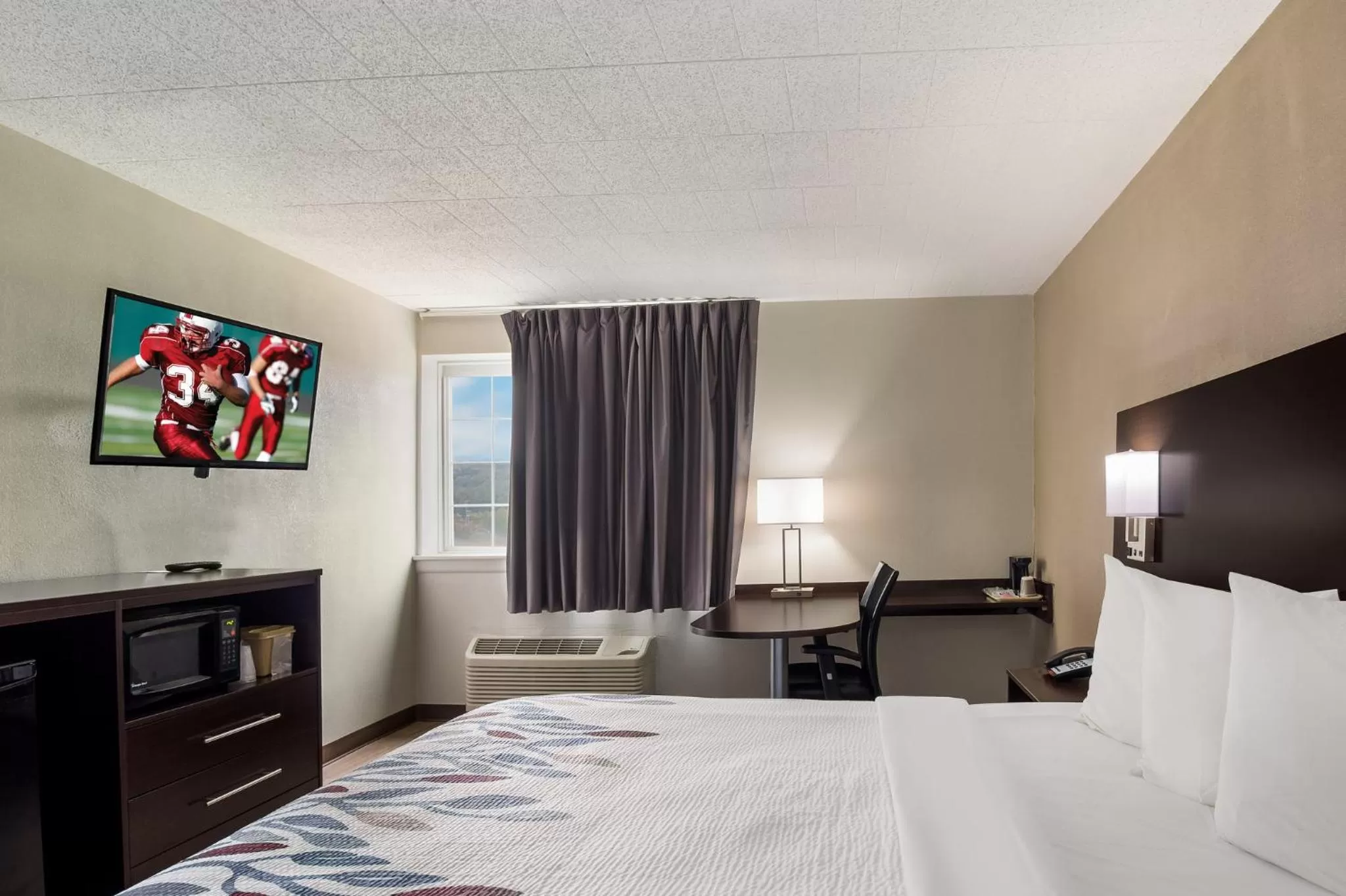 Superior King Room Disability Access Non-Smoking in Red Roof Inn New Stanton