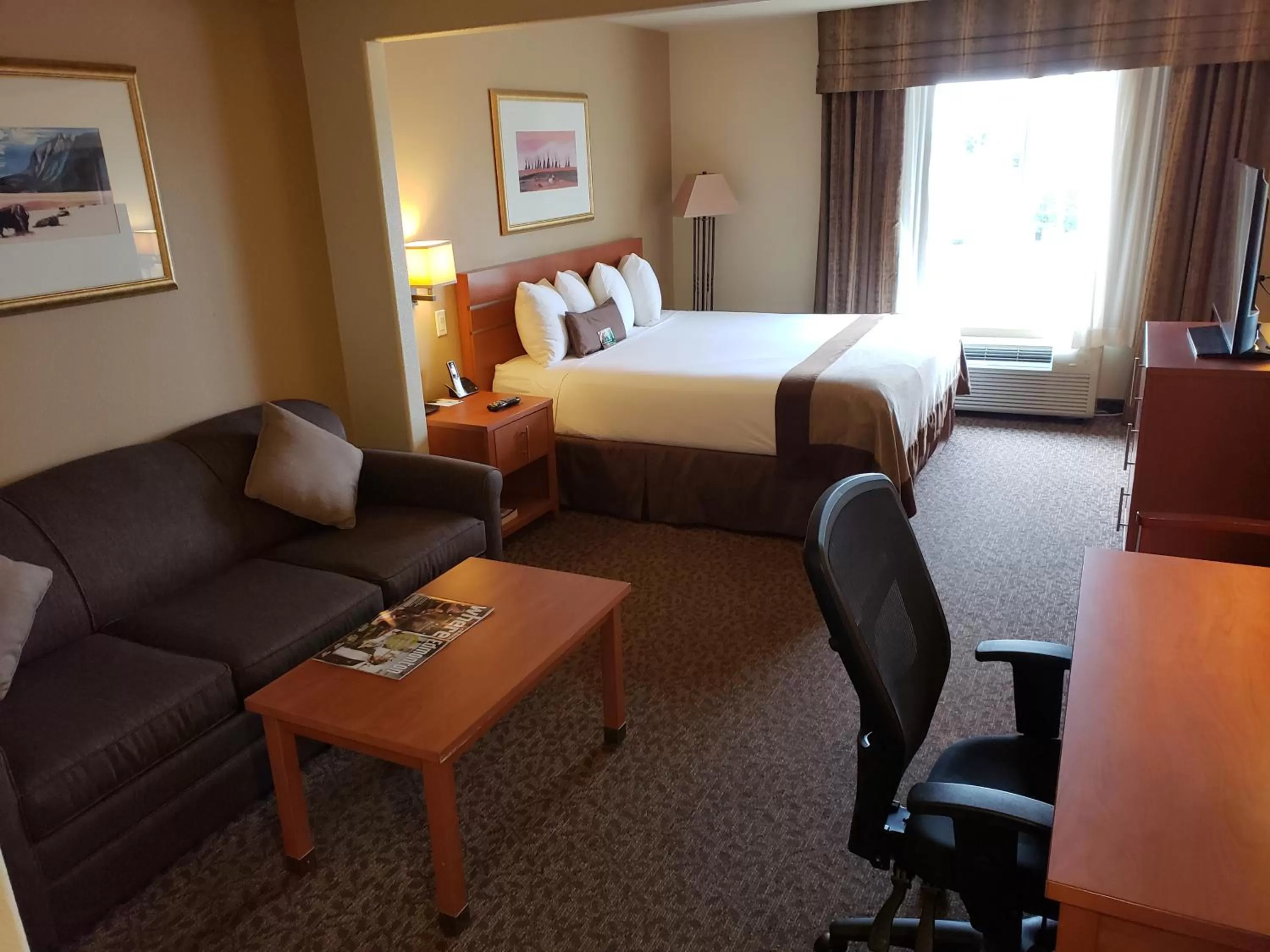 King Room with Sofa Bed in Wingate by Wyndham - Edmonton West