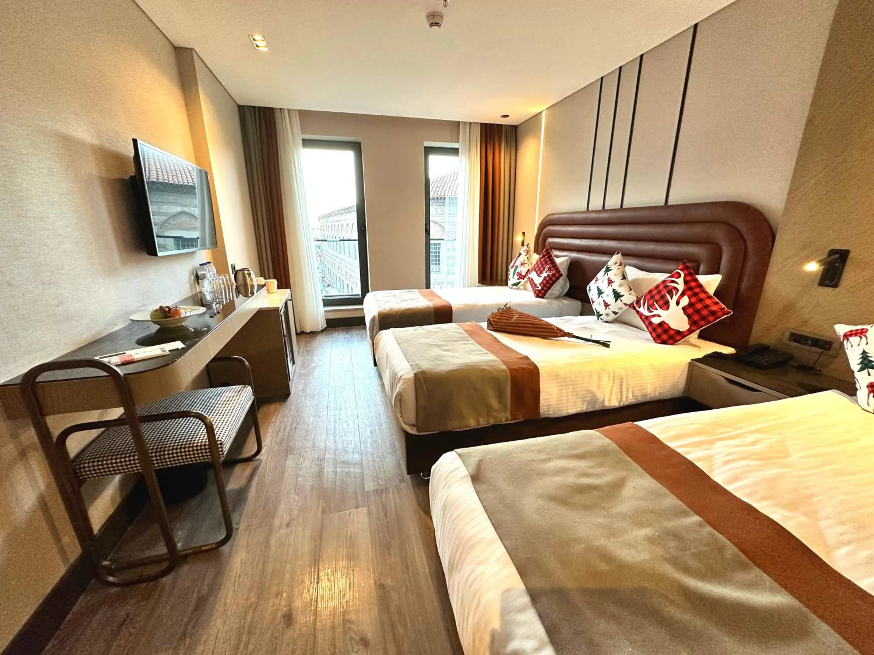 Deluxe Triple Room in Edition Old City Hotel