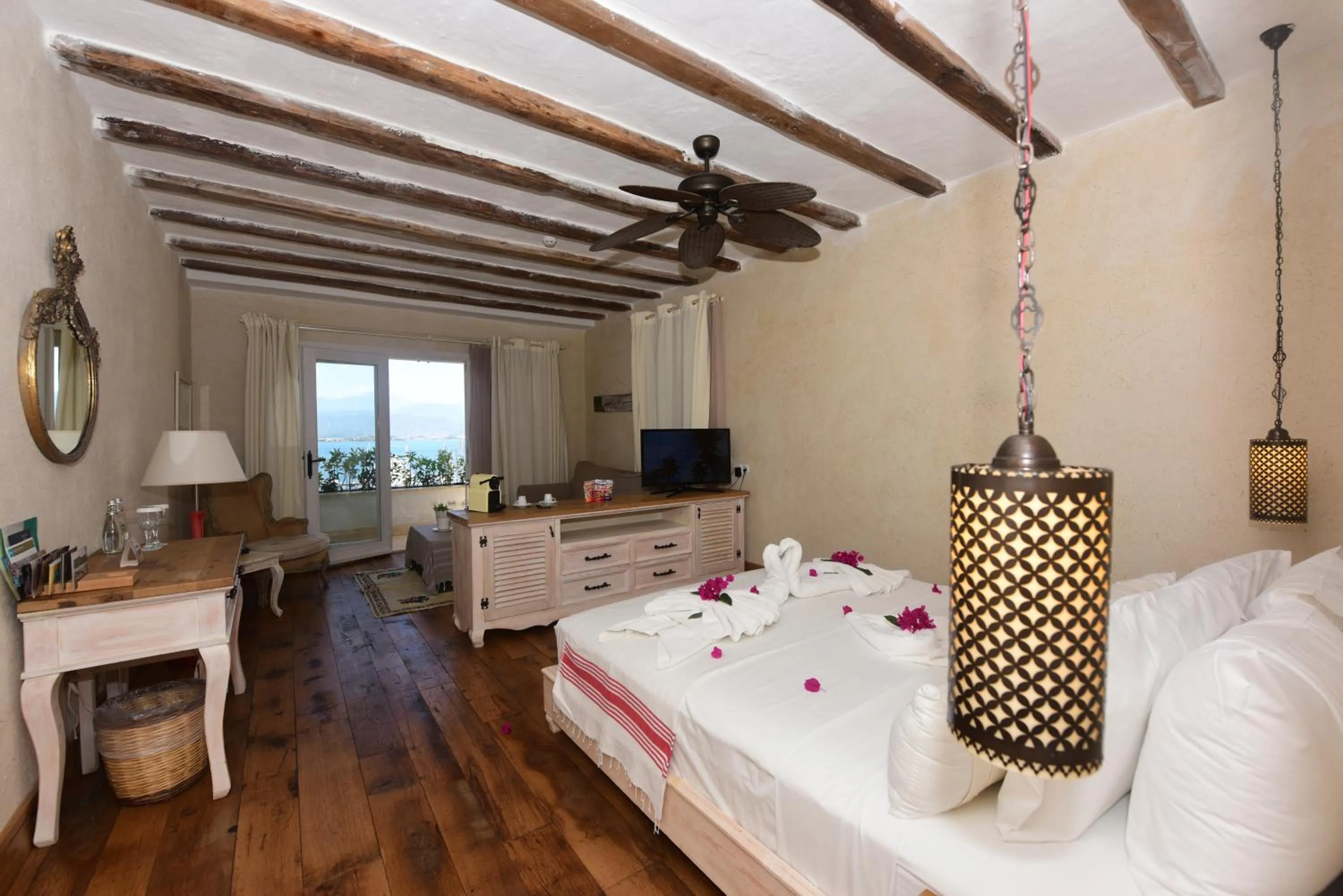 Queen Suite Sea View with Jacuzzi in Hotel Unique-Boutique Class - Adults Only