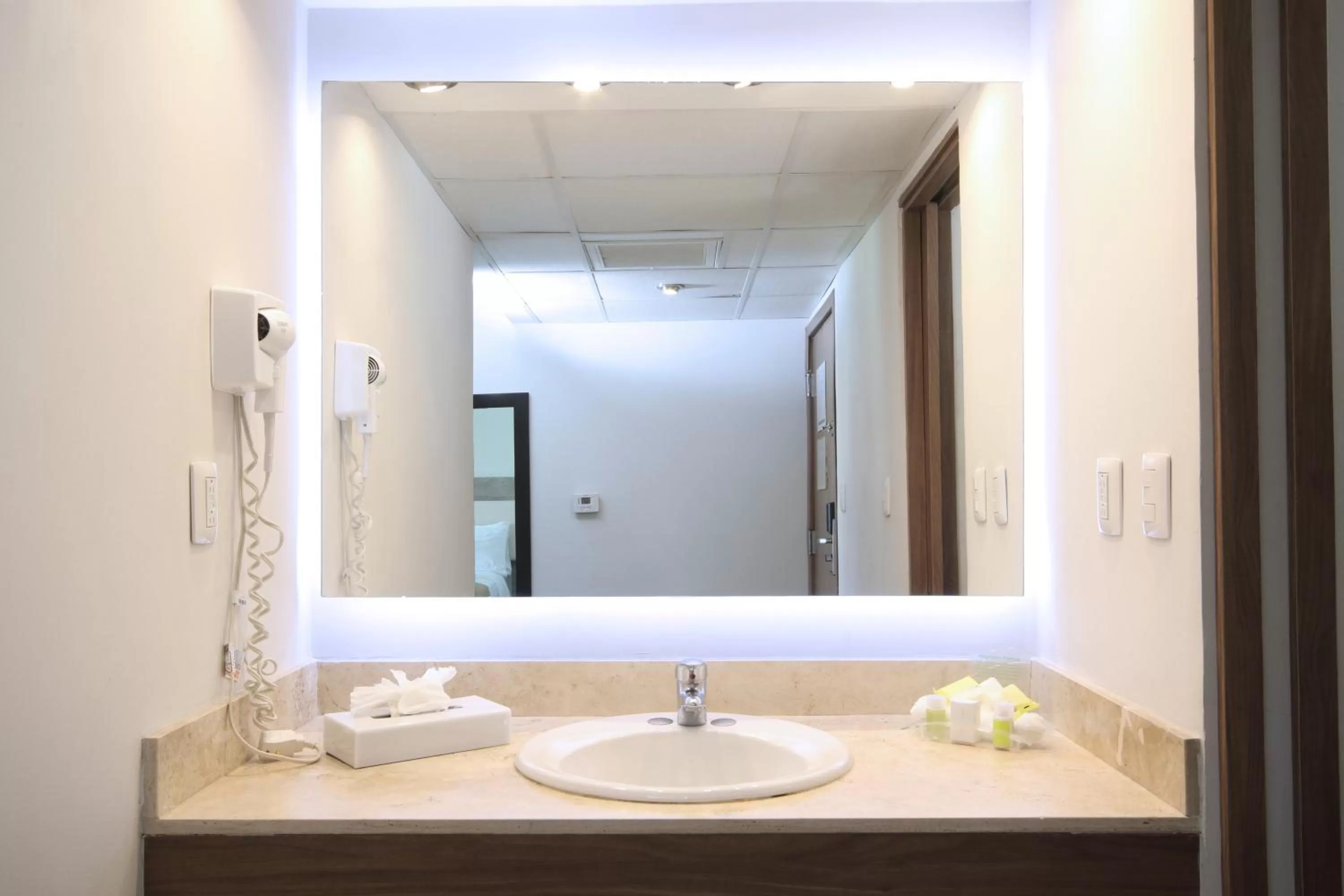 Standard Queen Room with Pool View in voco Hermosillo by IHG