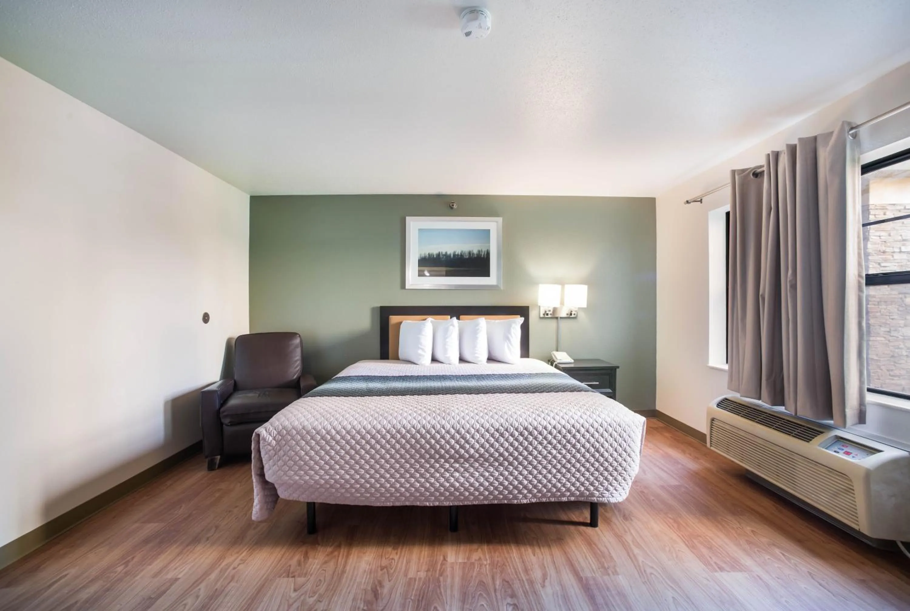 Studio Queen Room Disability Access Roll-In Shower Non-Smoking  in HomeTowne Studios by Red Roof St. Louis - Airport/N Lindbergh