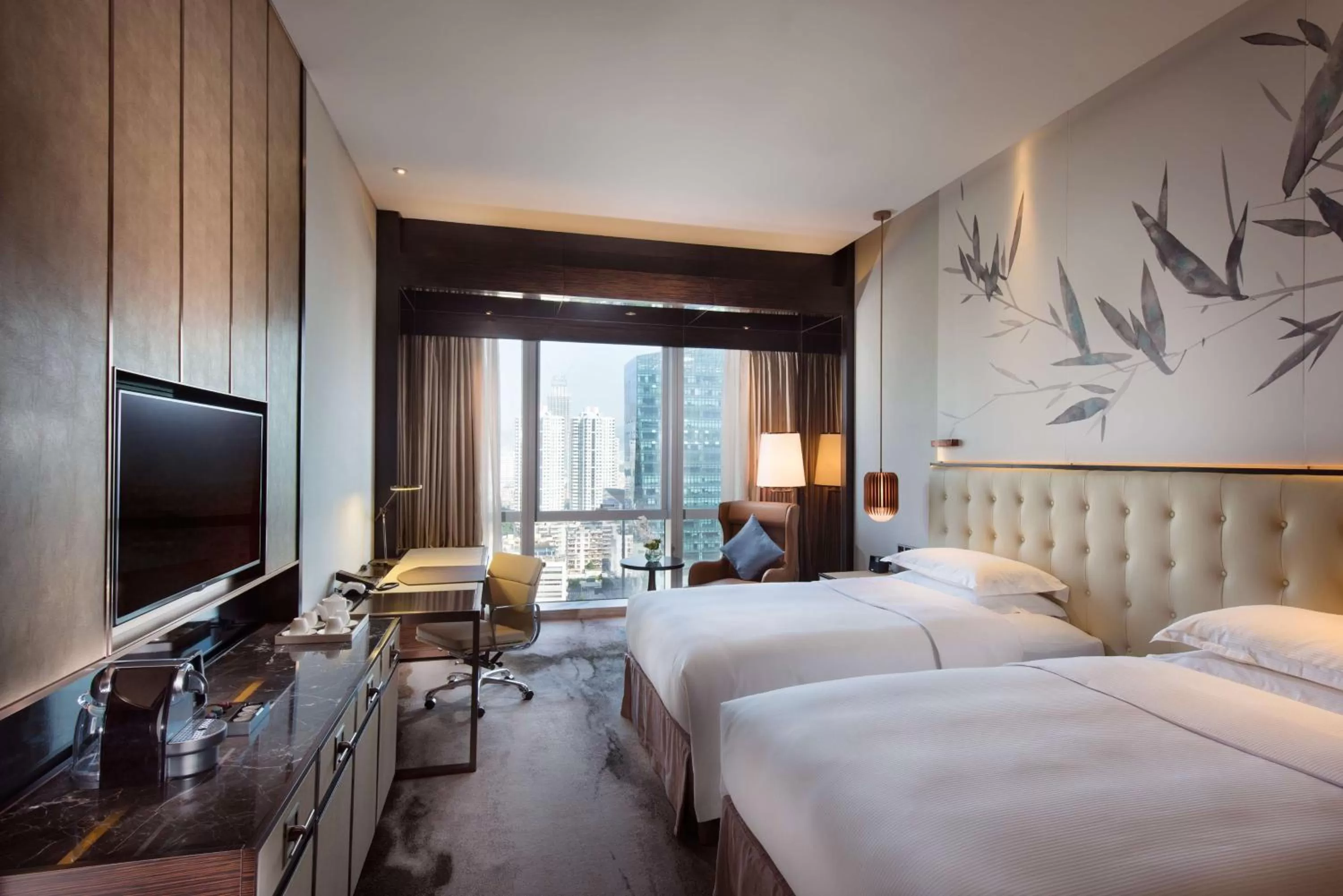 Executive Twin Room - Lounge Access in Hilton Shenzhen Futian, Metro Station at Hotel Front Door, Close to Futian Convention & Exhibition Center