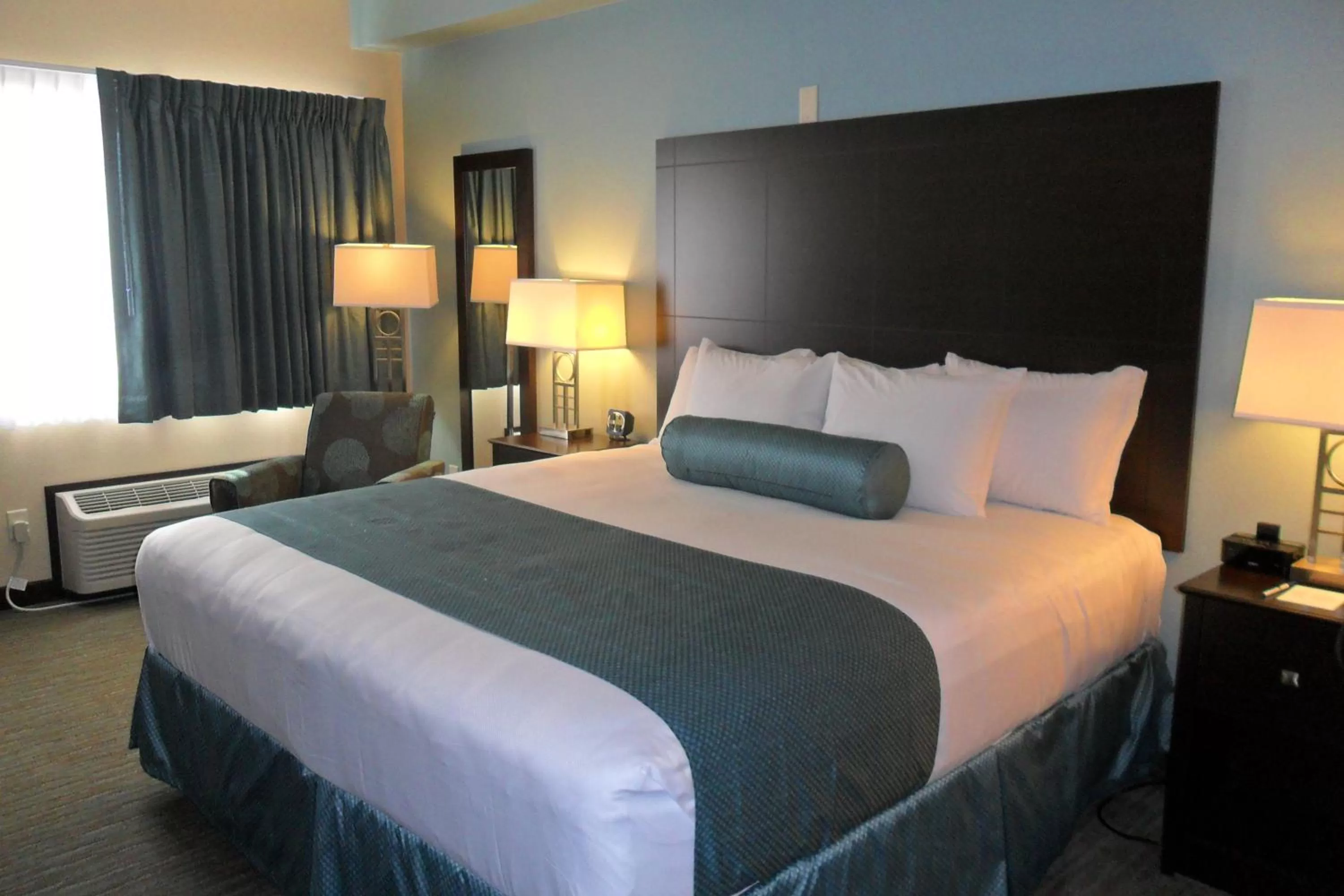King Room - Non-Smoking in Cobblestone Inn & Suites - Fort Dodge