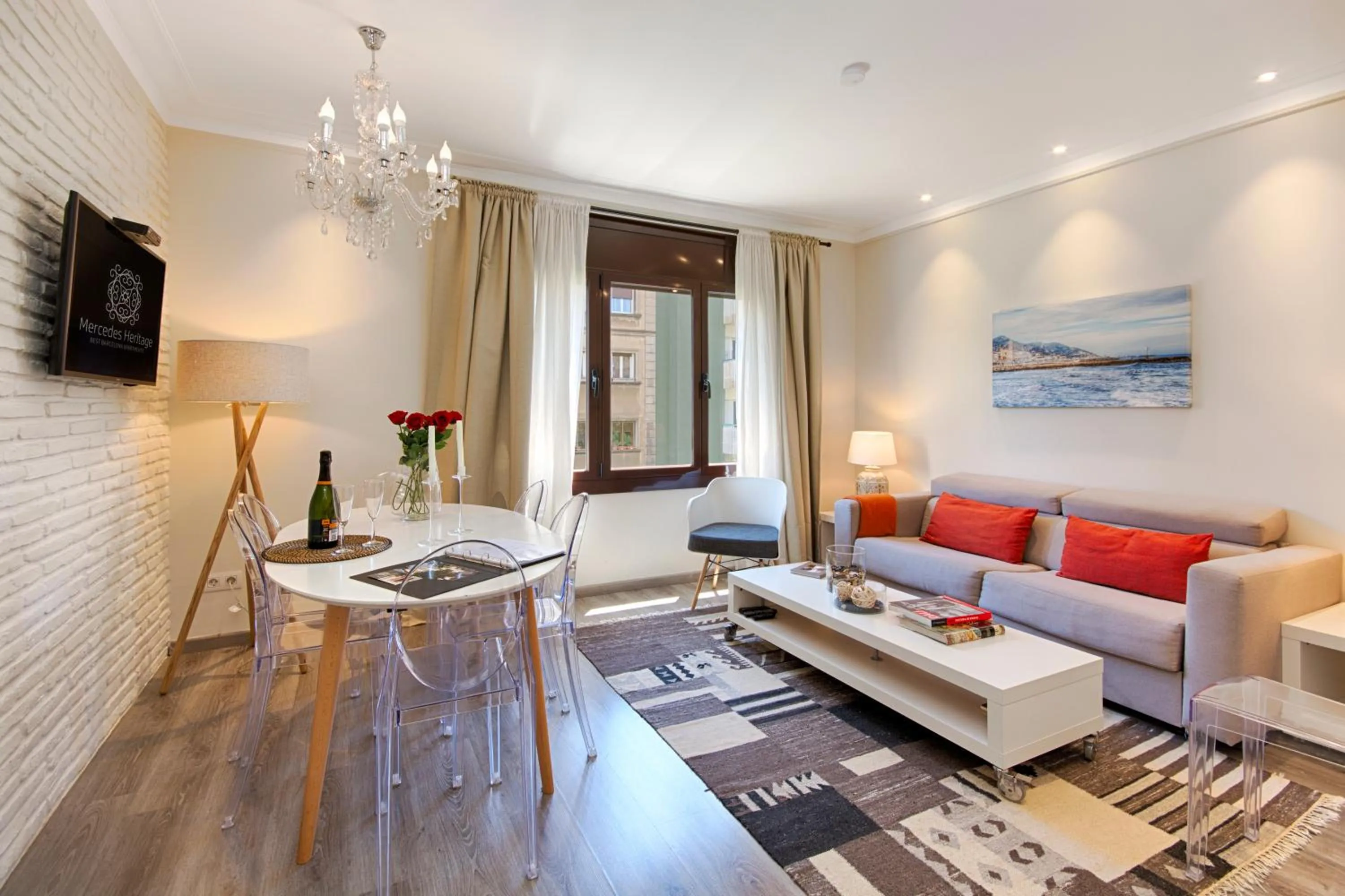 Three-Bedroom Apartment in Eixample Building Apartments by Mercedes Heritage