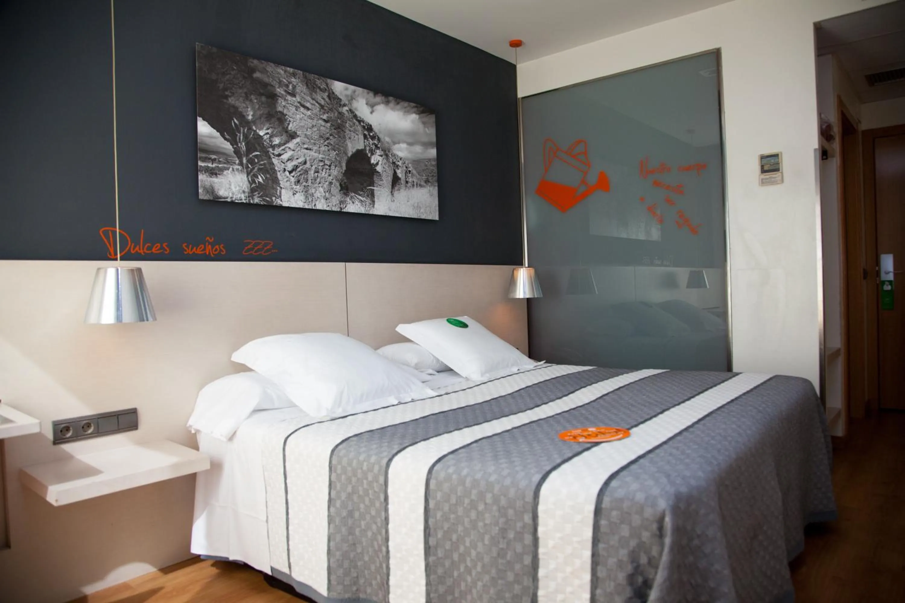 Double or Twin Room with Free Parking in Bed4U Tudela