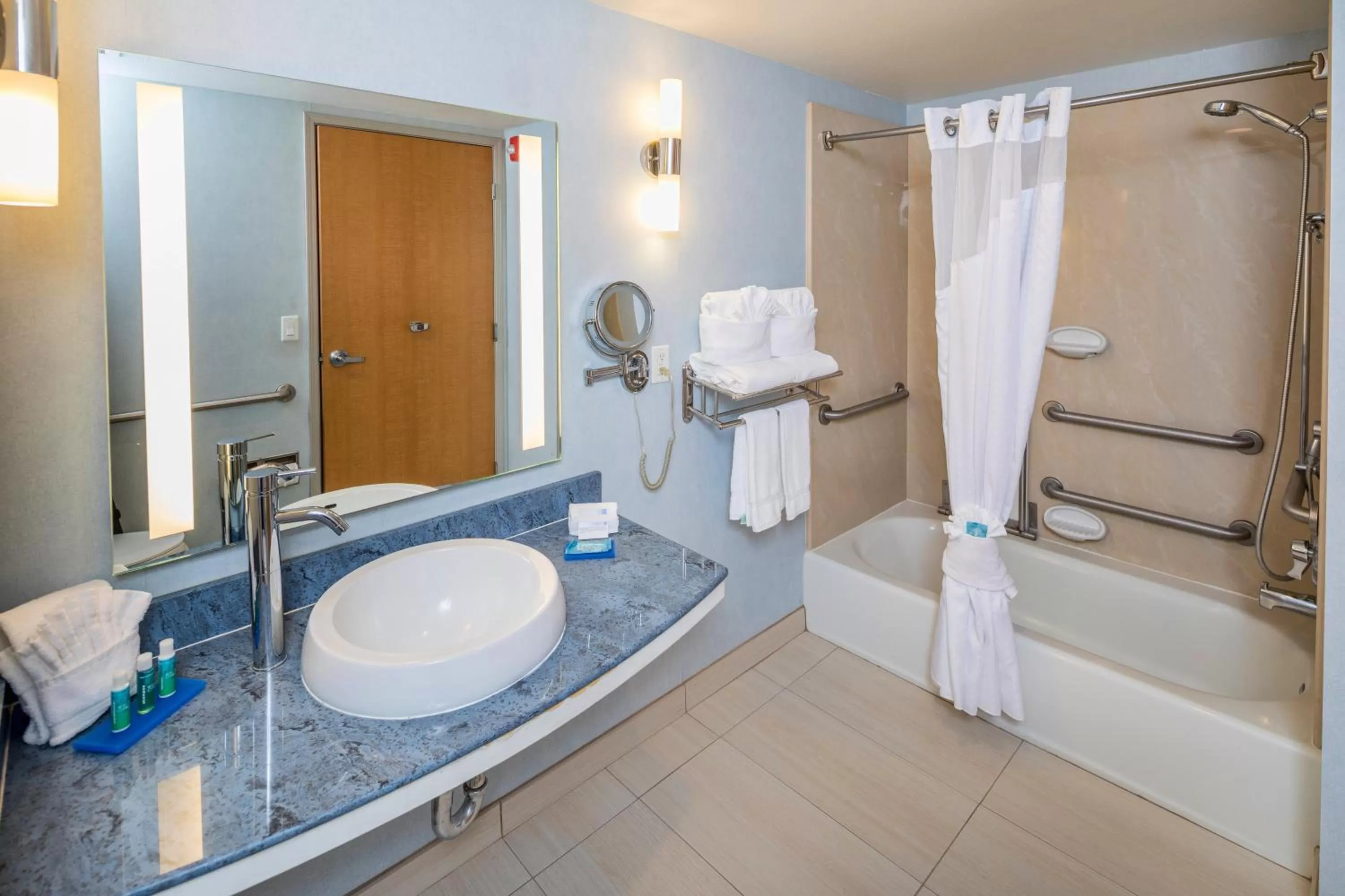 King Suite - Disability Access in Holiday Inn Express Hotel & Suites Modesto-Salida by IHG