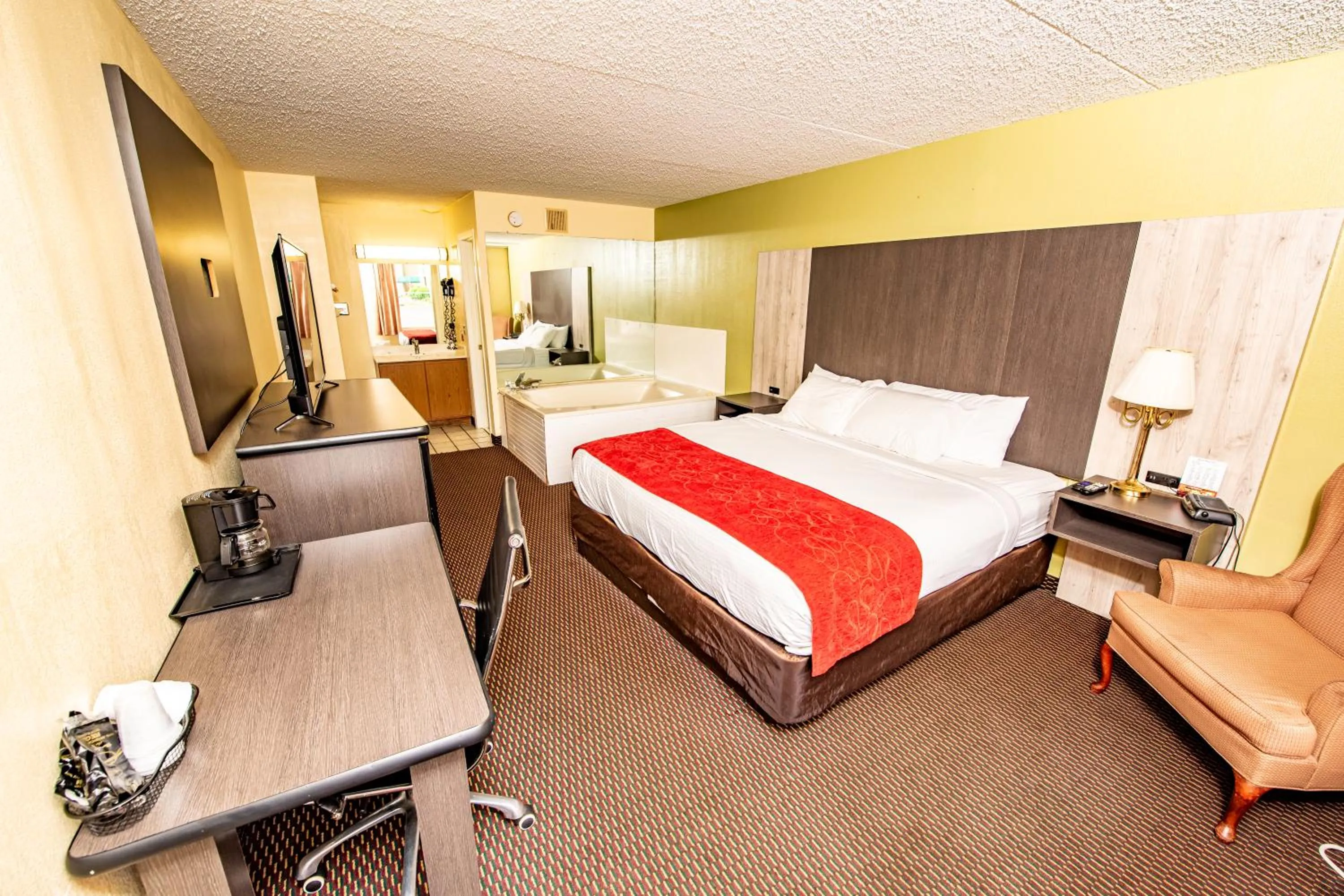 King Bed Room with Jacuzzi (Non Smoking) in River Place Inn