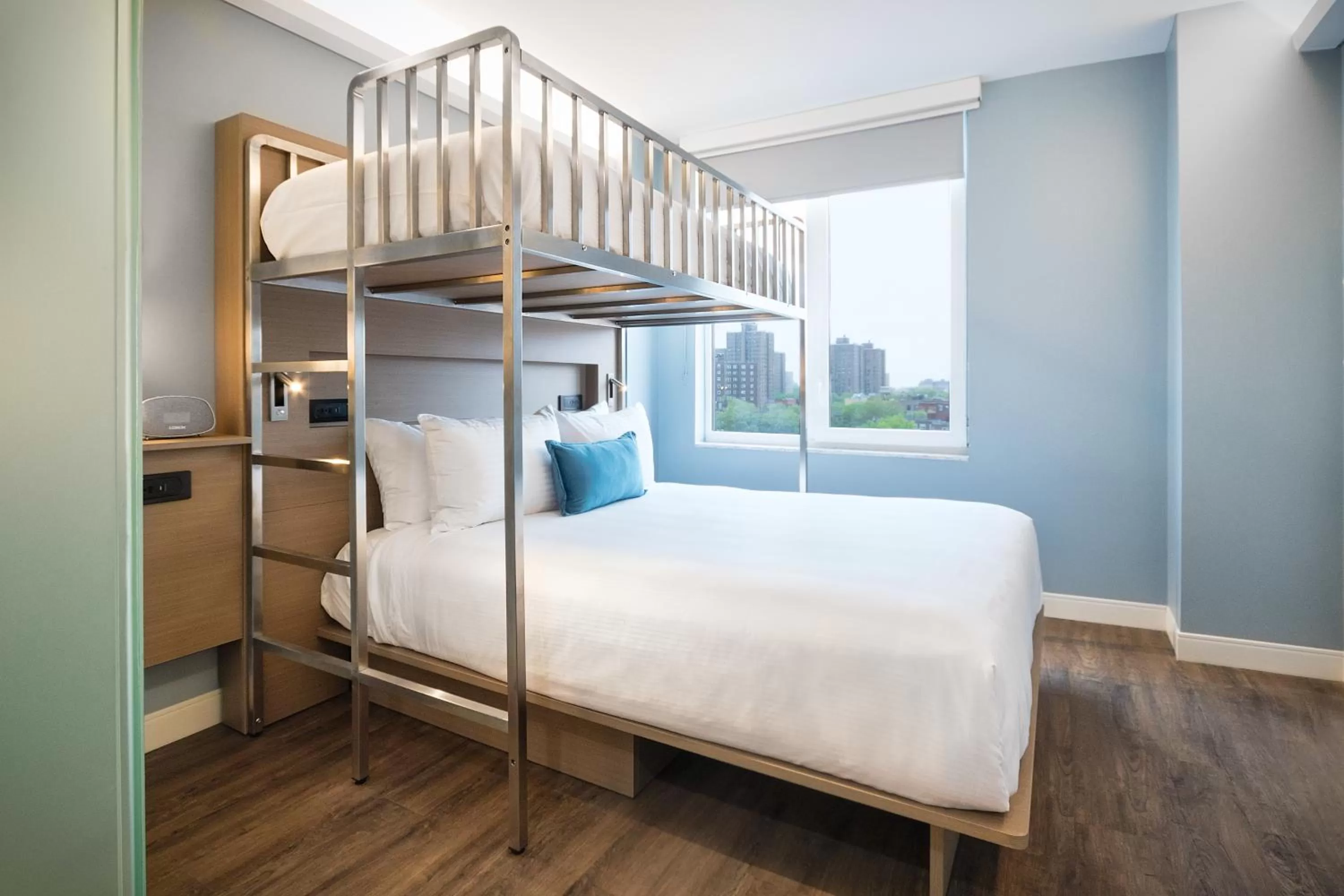 1 Queen and 1 Twin Bunk Bed, Deluxe Room, Non-Smoking in Wingate by Wyndham Bronx Haven Park