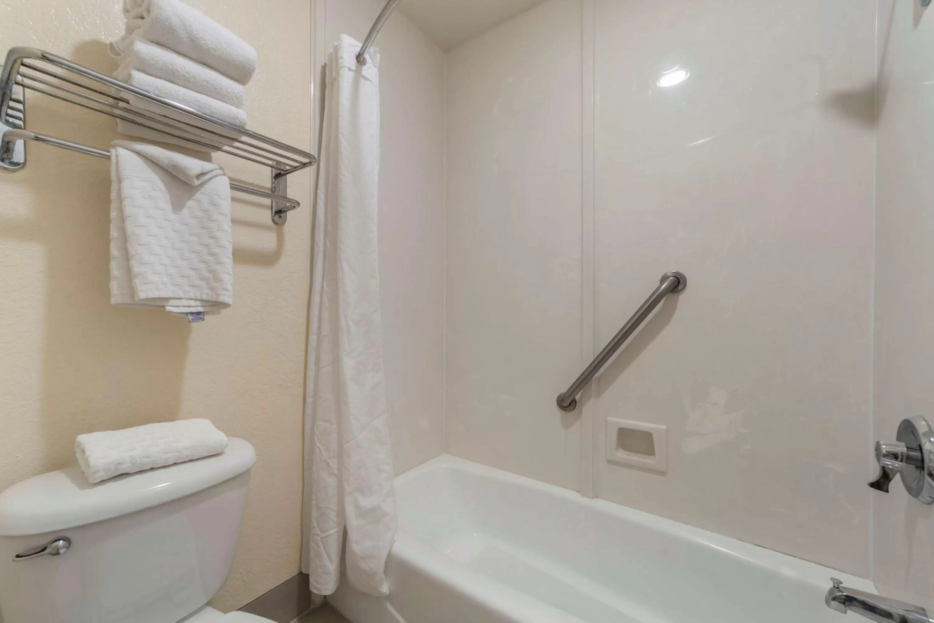 Queen Room - Non-Smoking in Best Western Plus Northwoods Inn