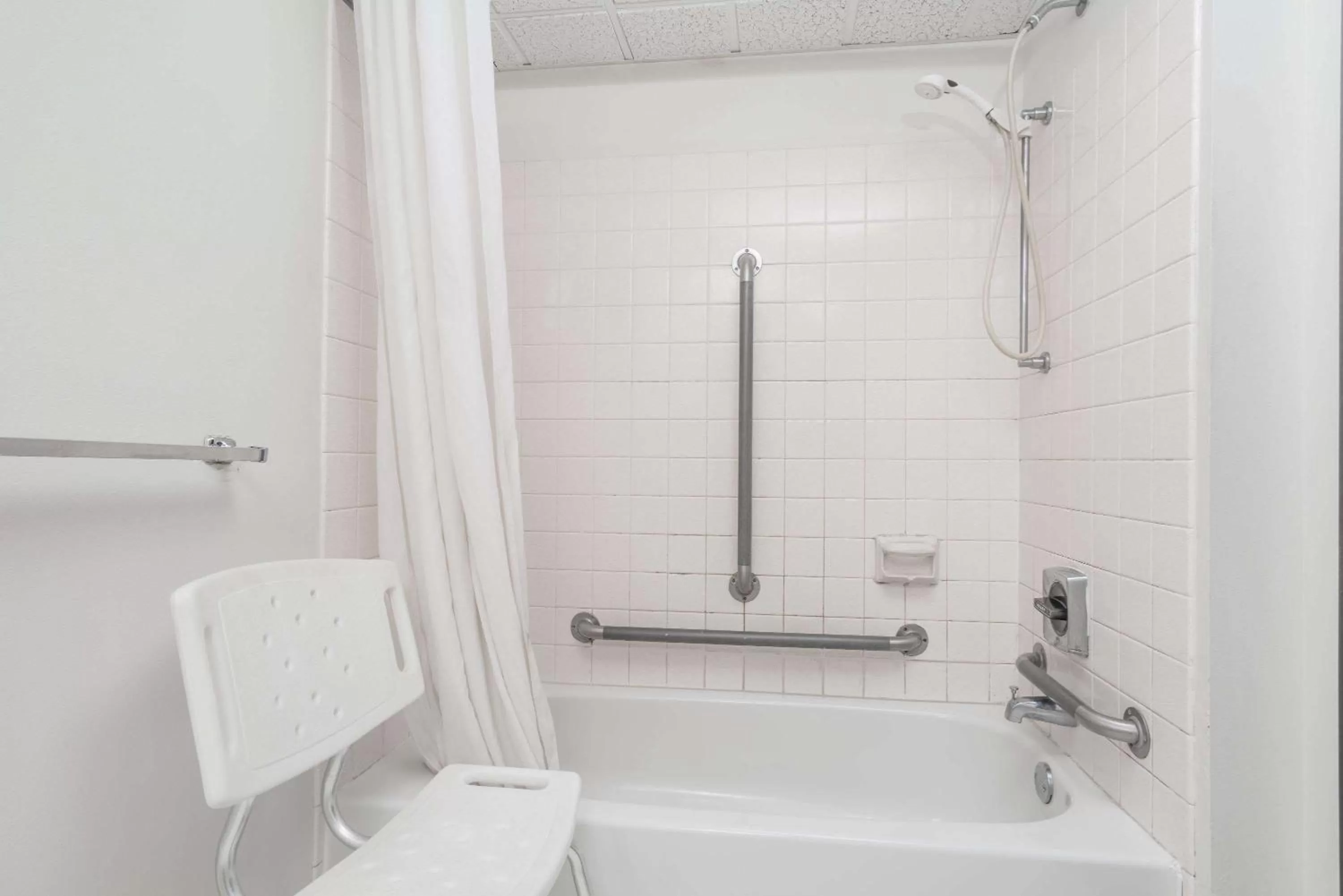 Queen Room - Disability Access/Non-Smoking in Super 8 by Wyndham Rice Lake