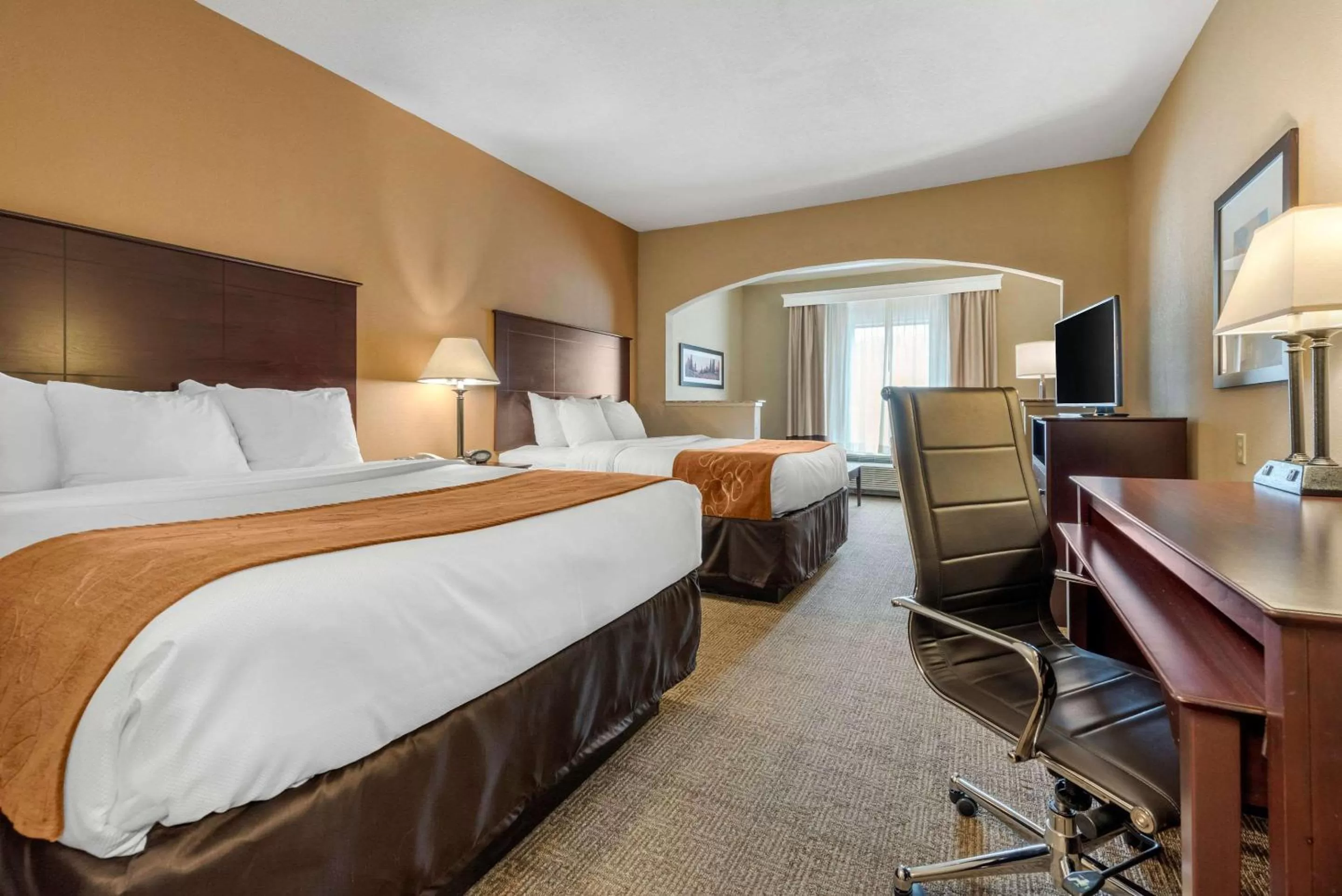 Queen Suite with Two Queen Beds - Non-Smoking in Comfort Suites near Route 66