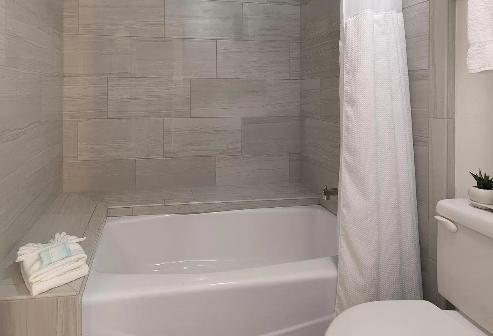 Suite in Pismo Lighthouse Suites