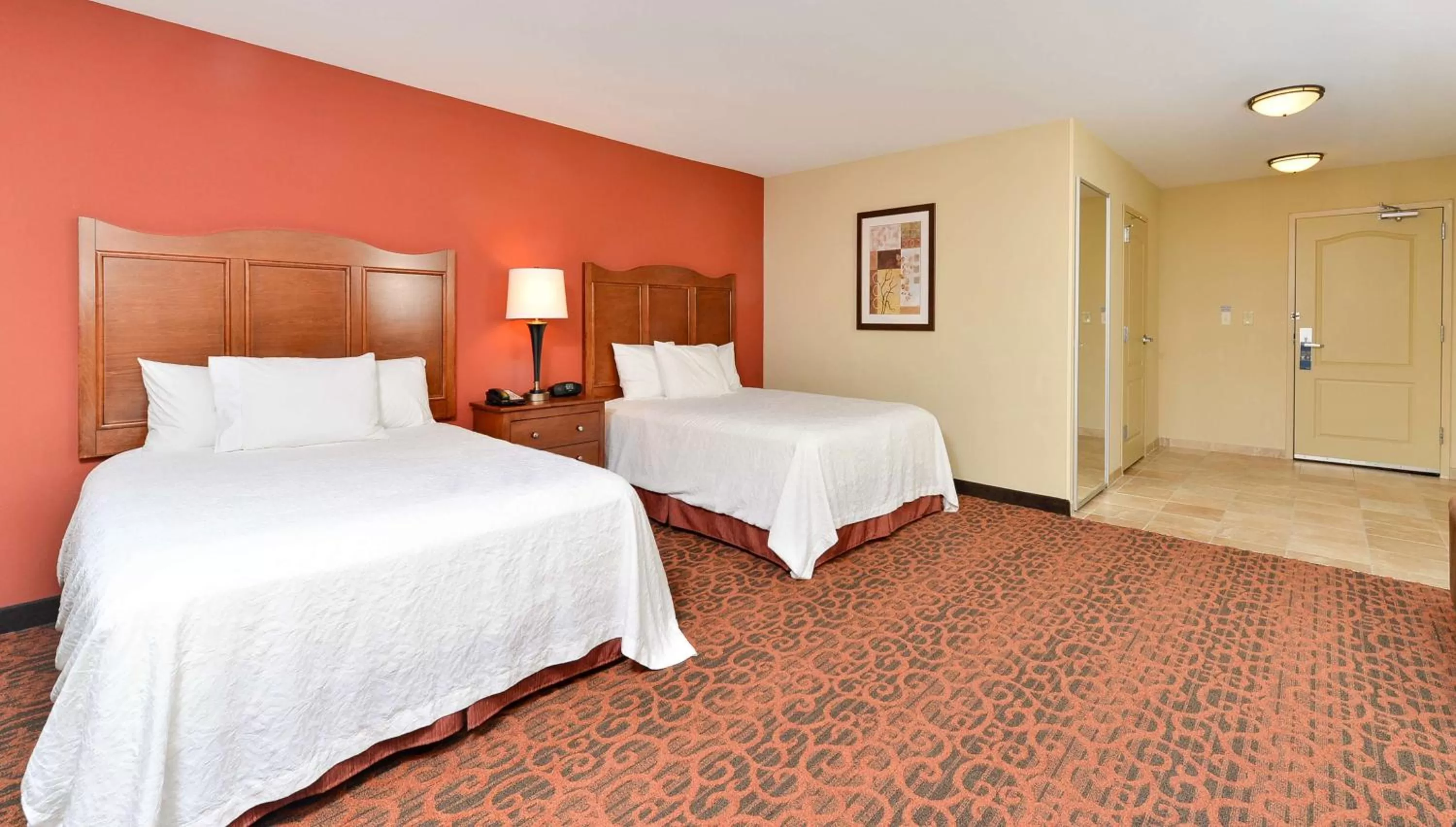 Queen Room with Two Queen Beds - Mobility and Hearing Access/Non-Smoking in Hampton Inn Ottumwa