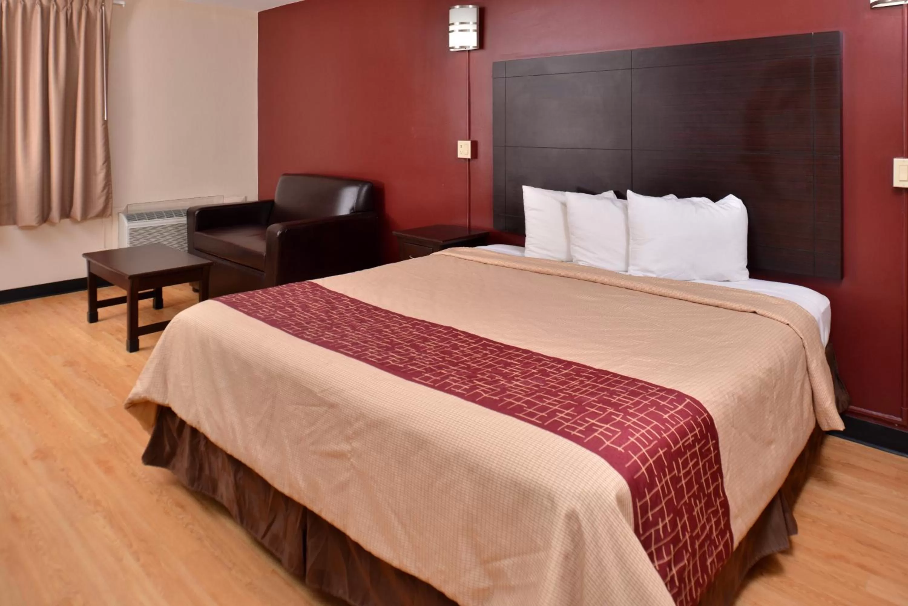 Superior King Room with Kitchenette Non-Smoking in Red Roof Inn Van Horn