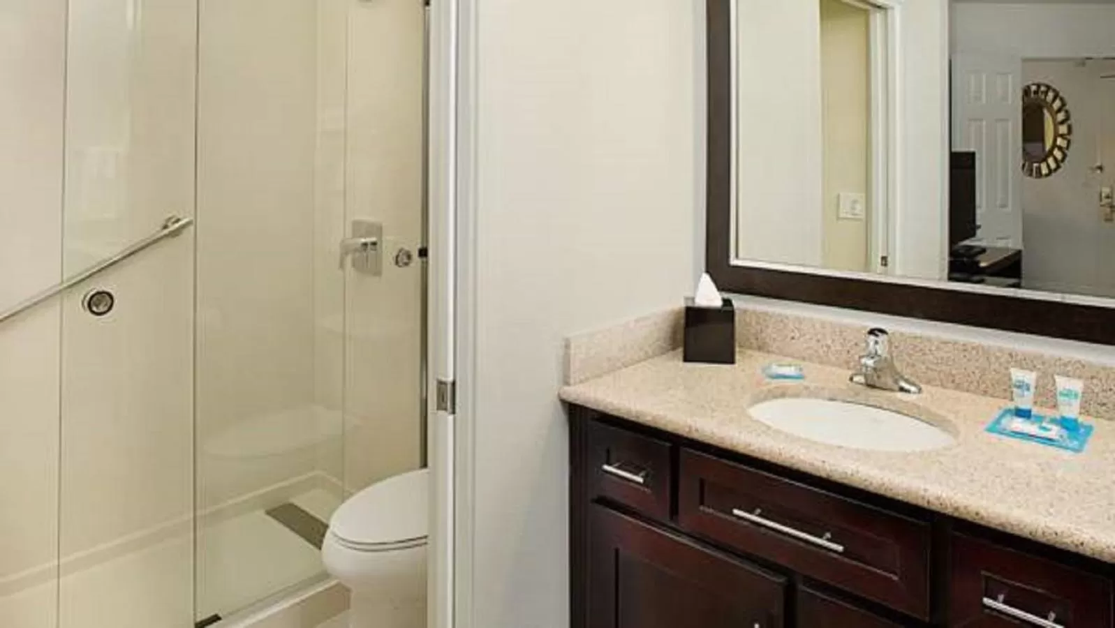 One-Bedroom Queen Suite in Hyatt House Belmont Redwood Shores