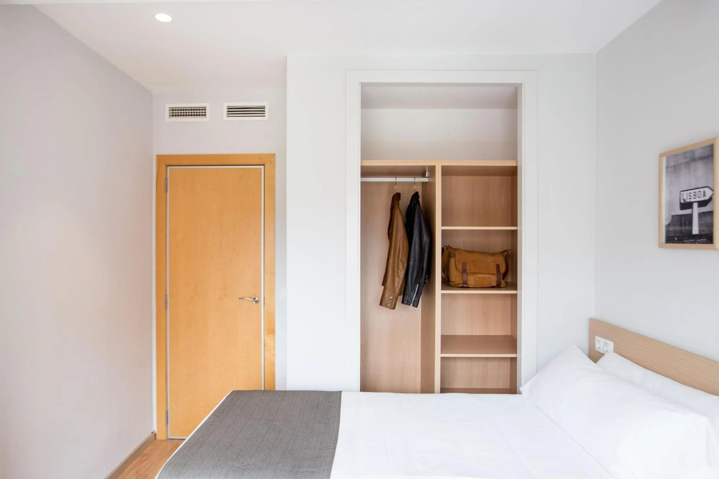 One-Bedroom Apartment (2 Adults + 2 Children) in Valenciaflats Ciudad de las Ciencias