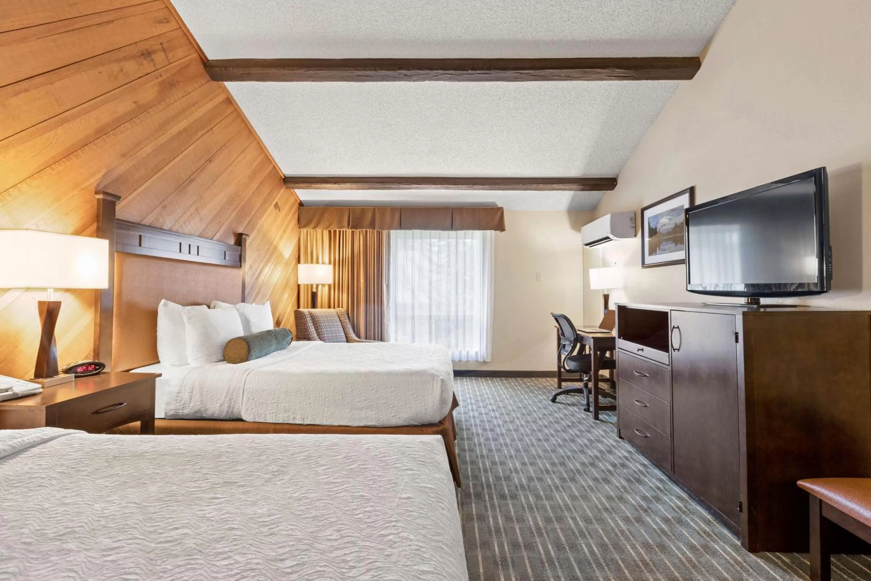 Queen Room with Courtyard View and Patio - Non-Smoking in Best Western Plus Tree House